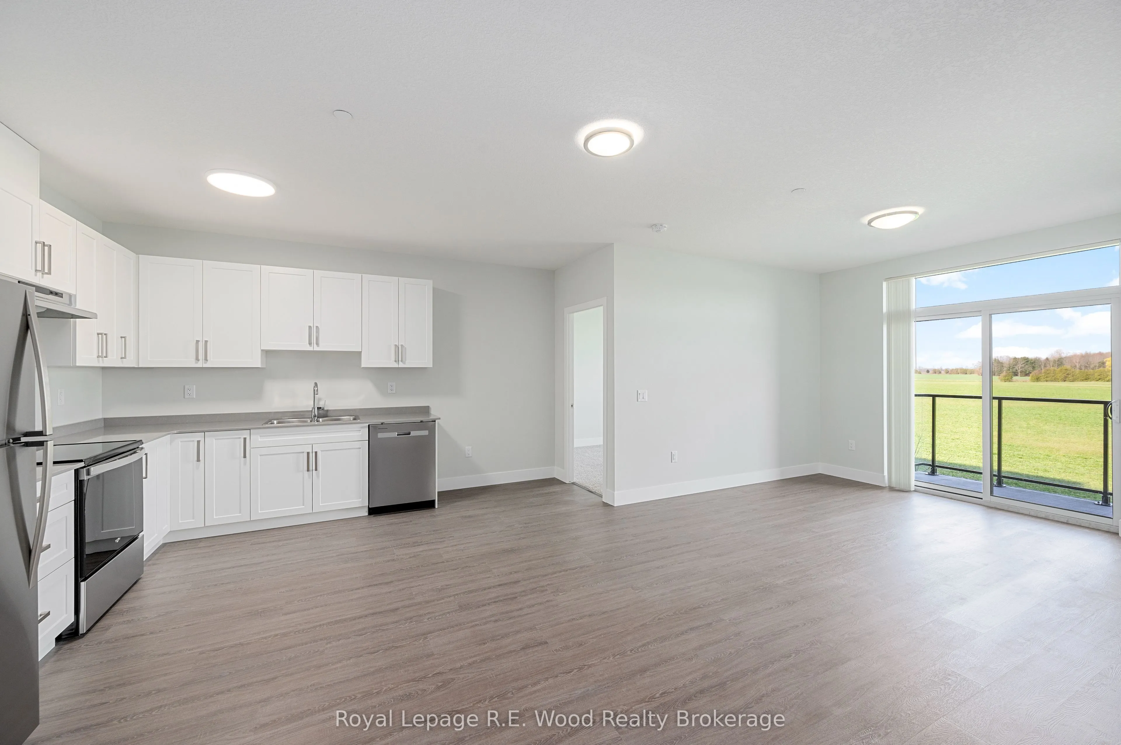 98 King Street, #102
