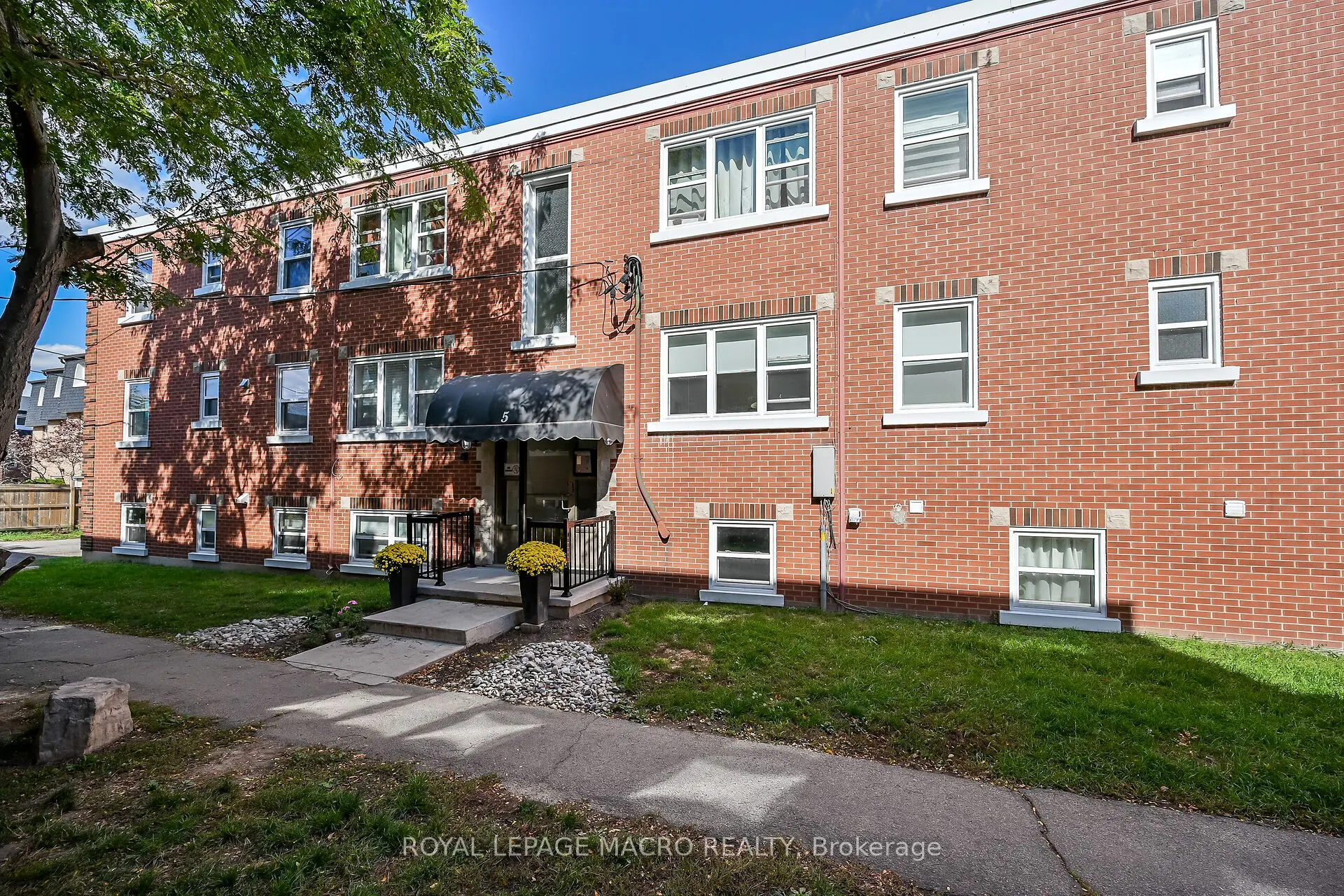 5 Applewood Avenue, #1
