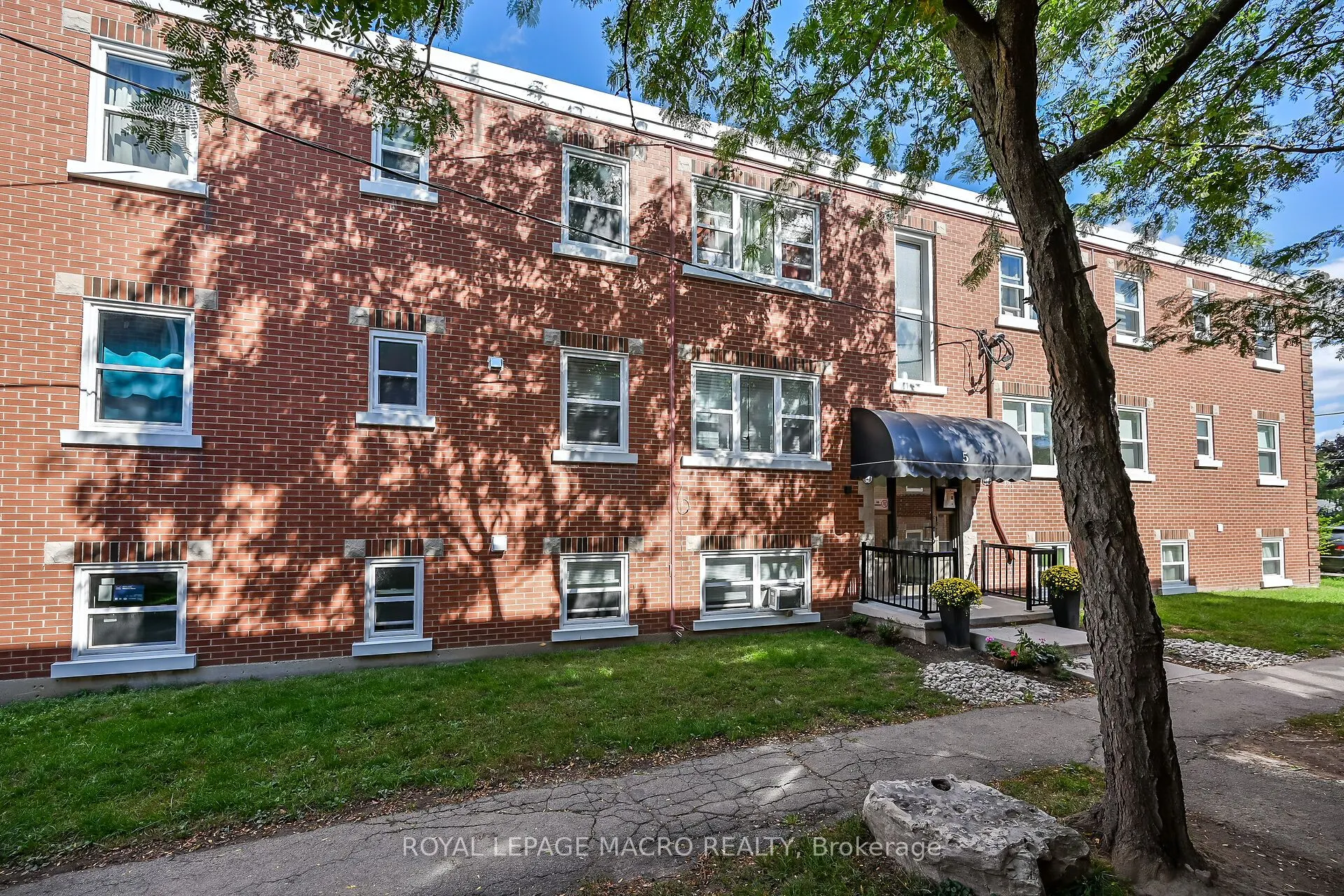 5 Applewood Avenue, #1