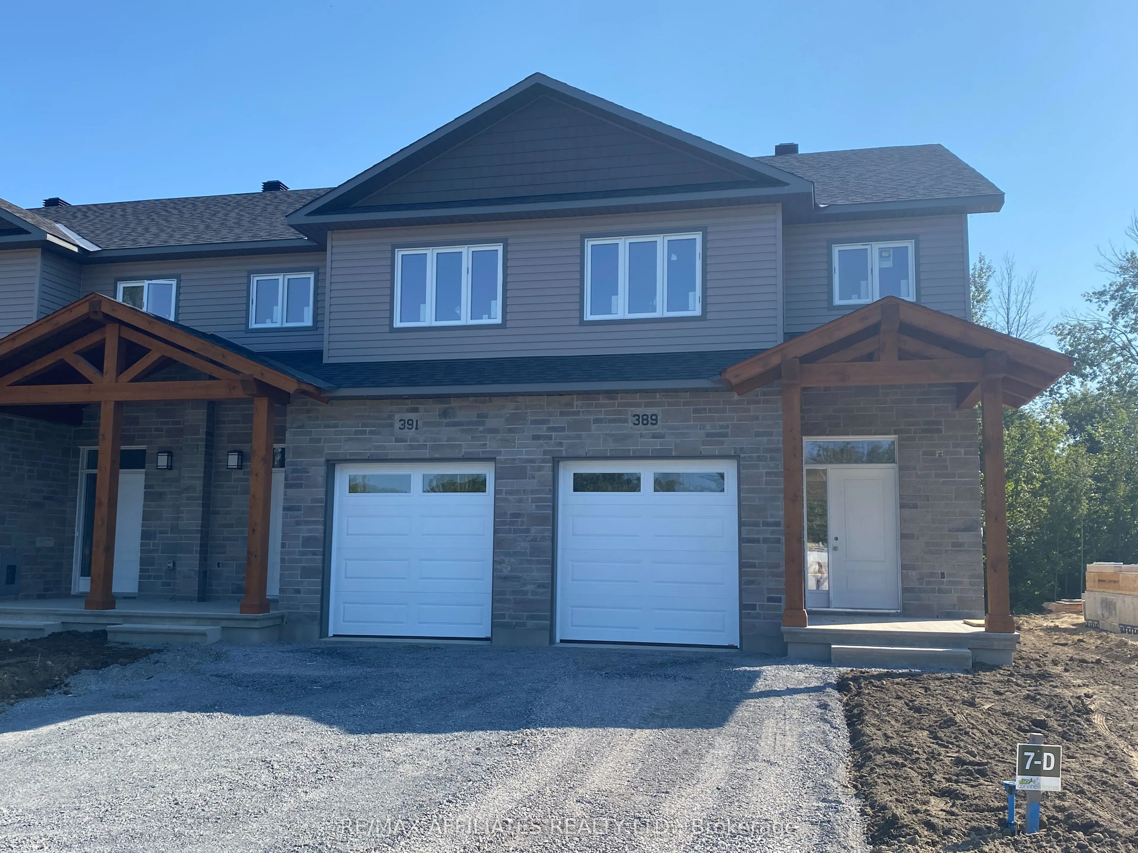 353 VOYAGEUR Place