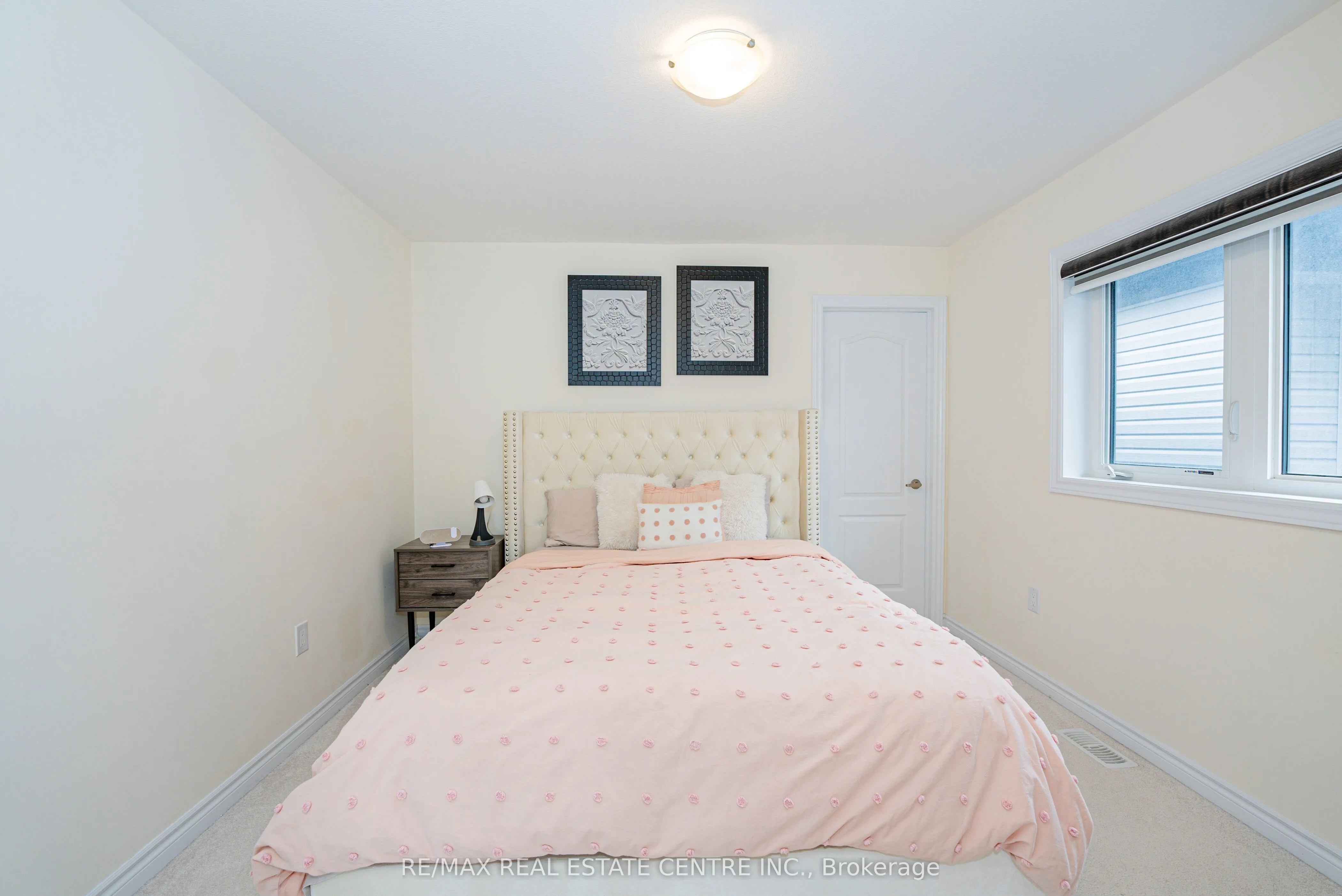 22 Oaktree Drive
