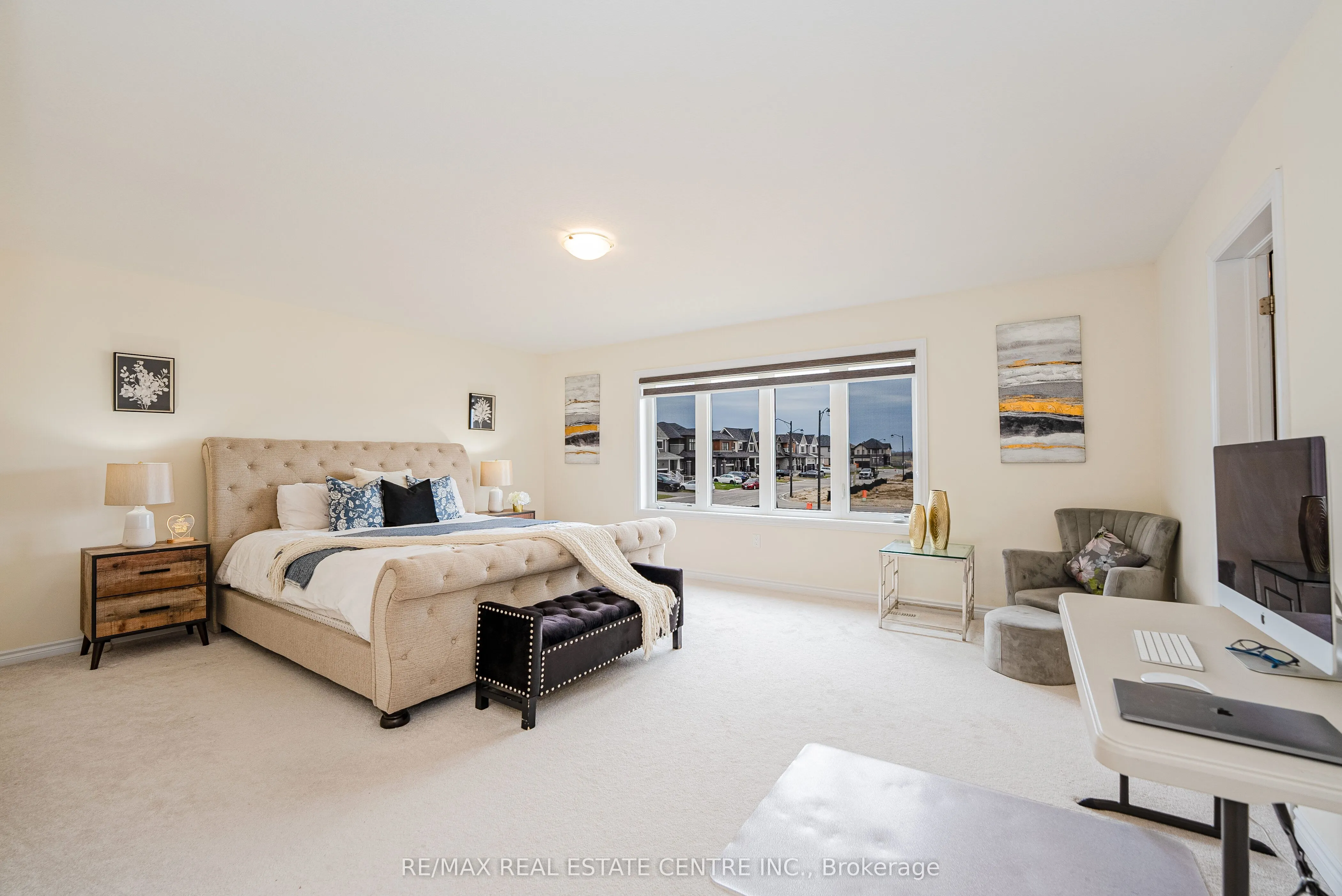 22 Oaktree Drive