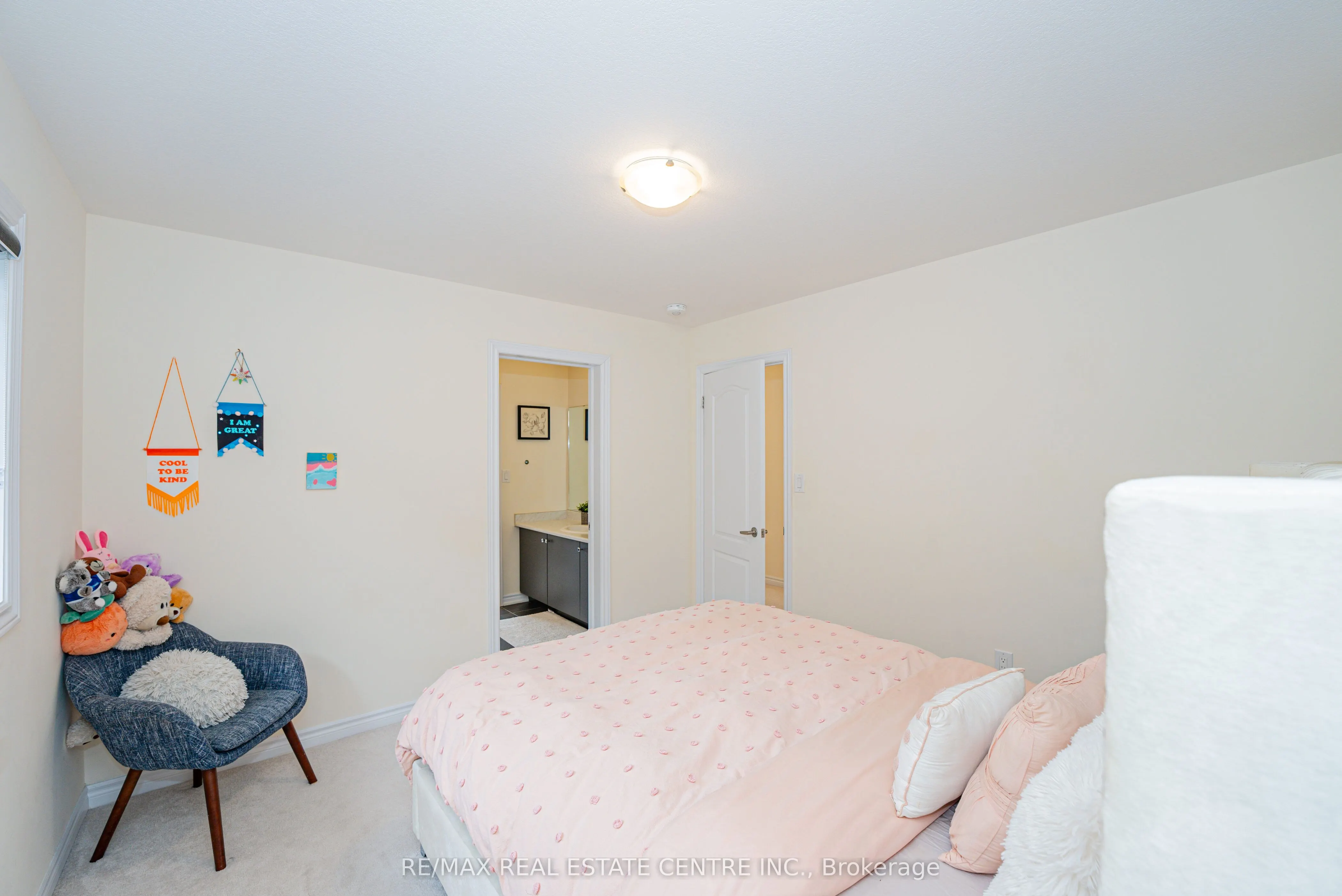 22 Oaktree Drive