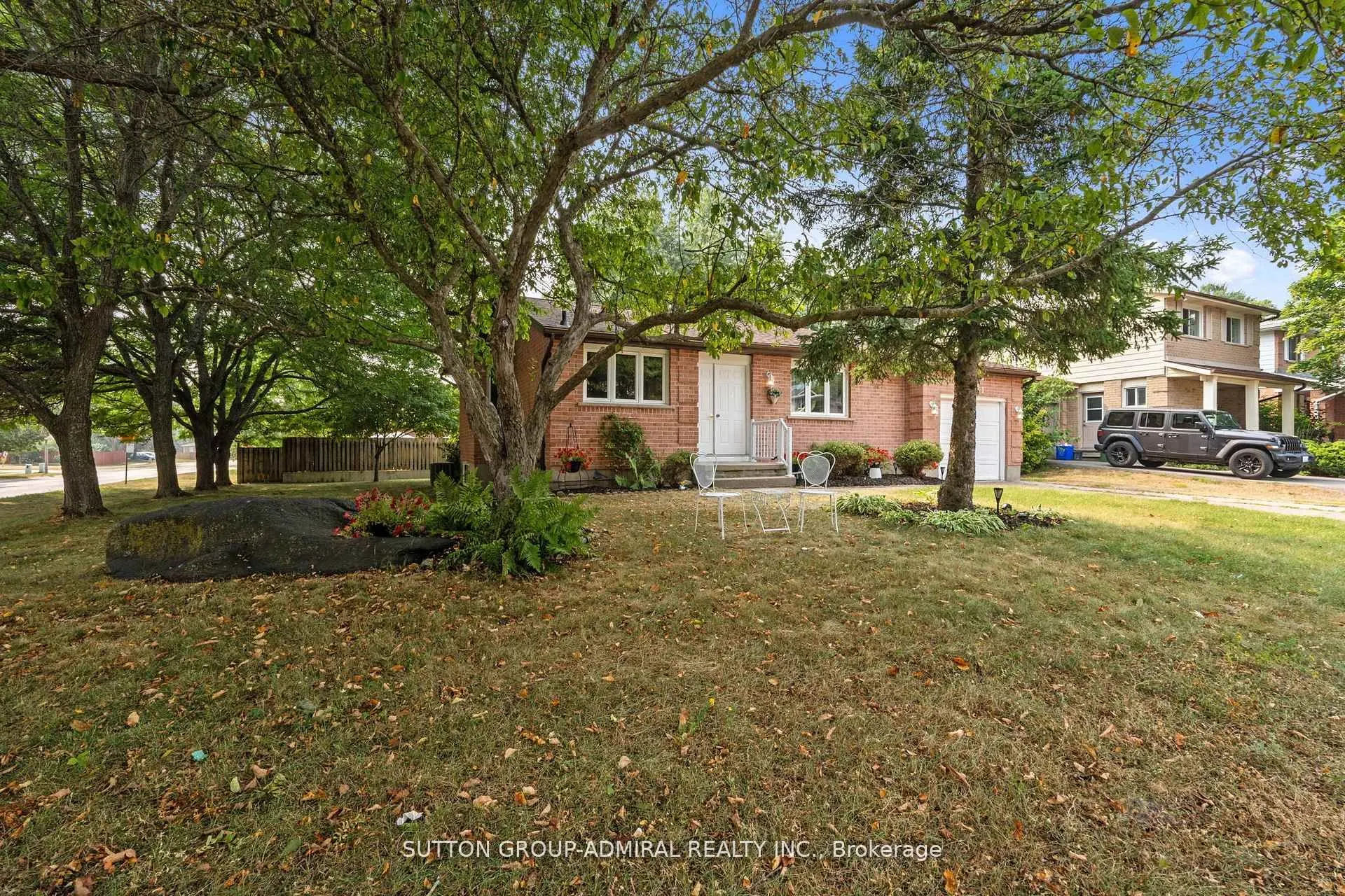 821 Bridle Path Crescent