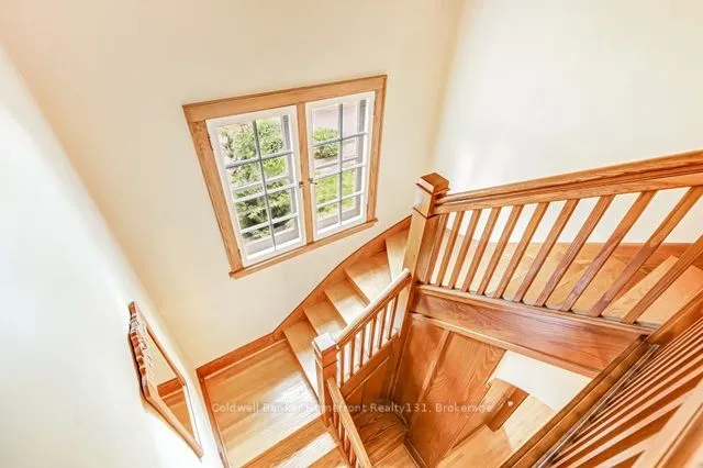 138 St James Street S