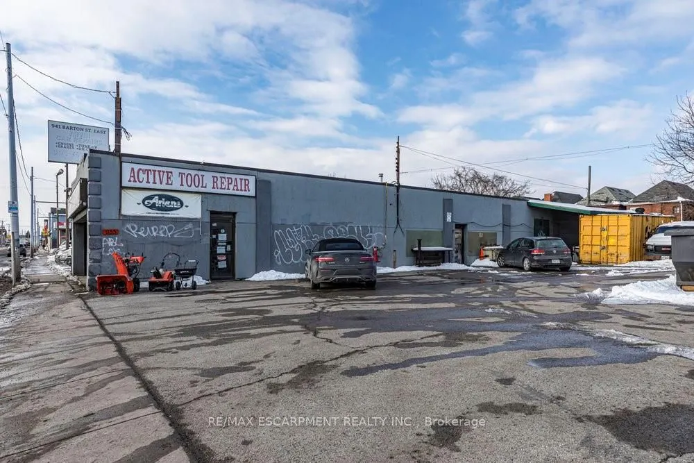 955 Barton Street E