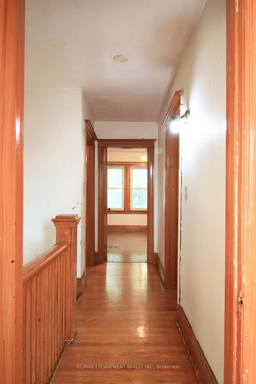 112 Kensington Avenue N