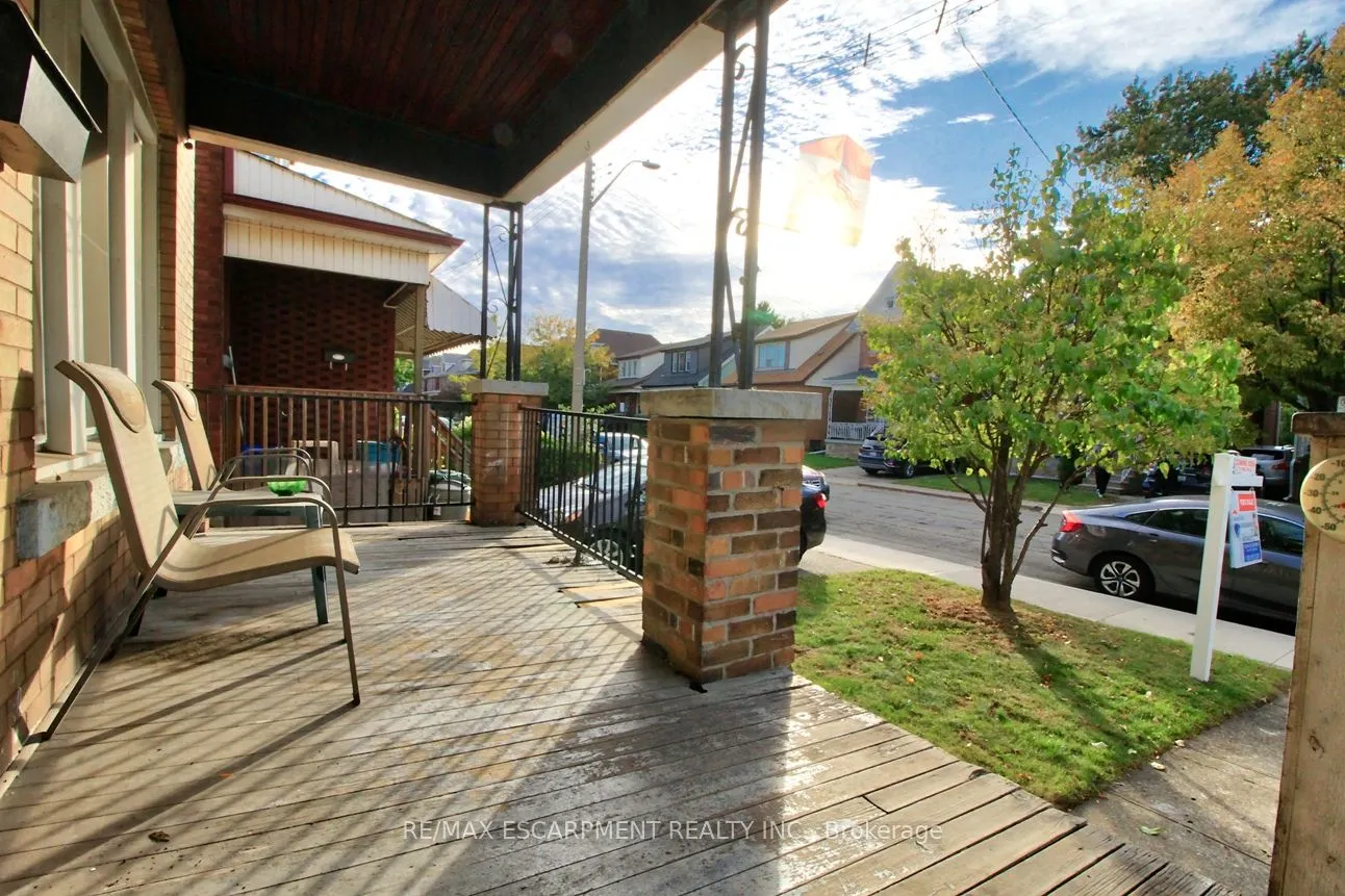 112 Kensington Avenue N