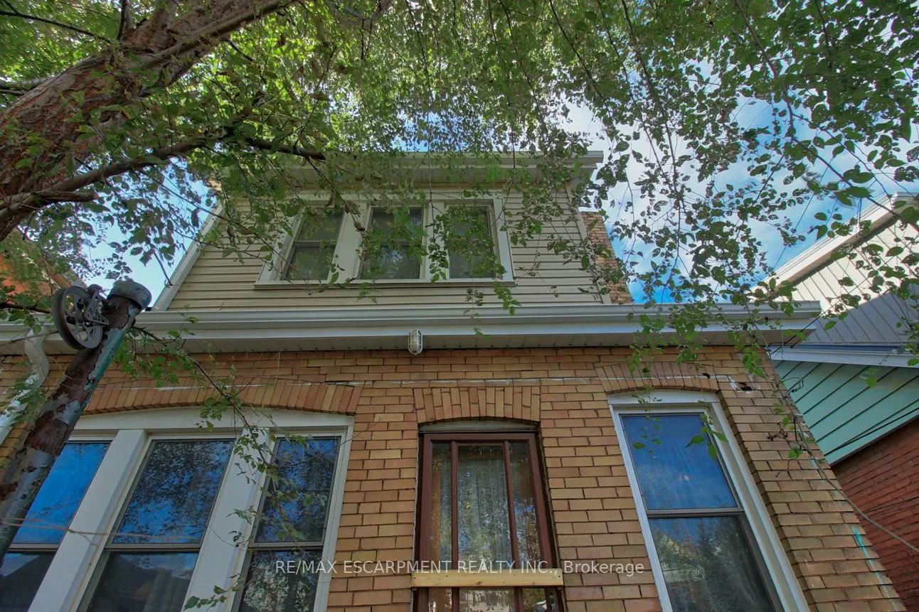 112 Kensington Avenue N