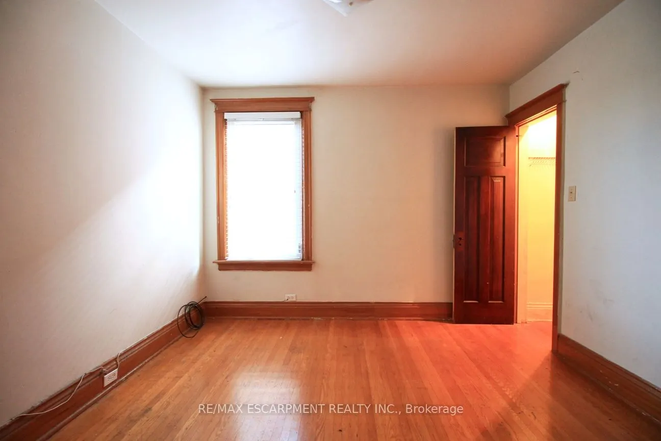 112 Kensington Avenue N