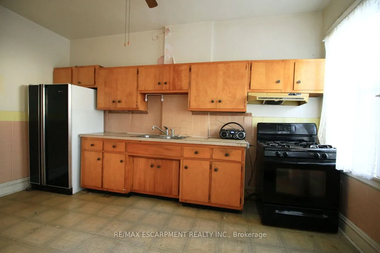 112 Kensington Avenue N