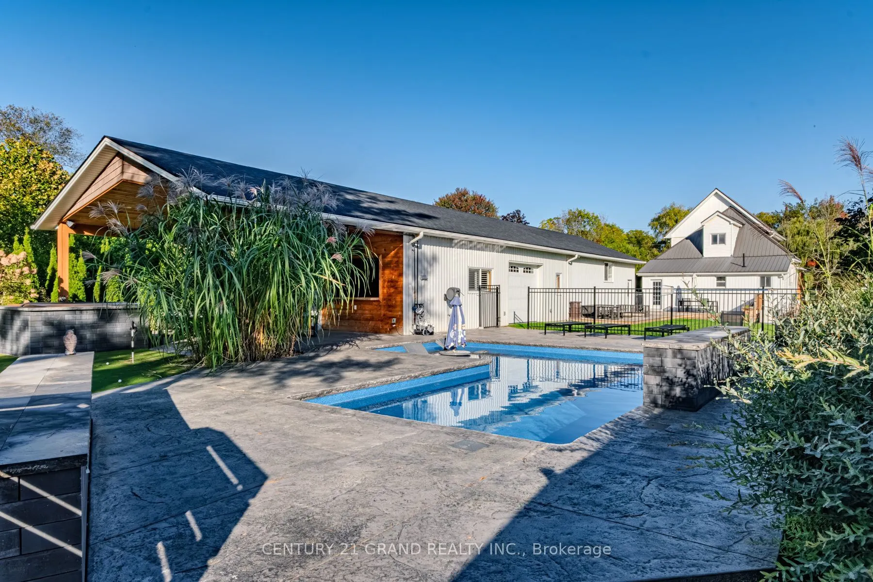 233 Oakland Road