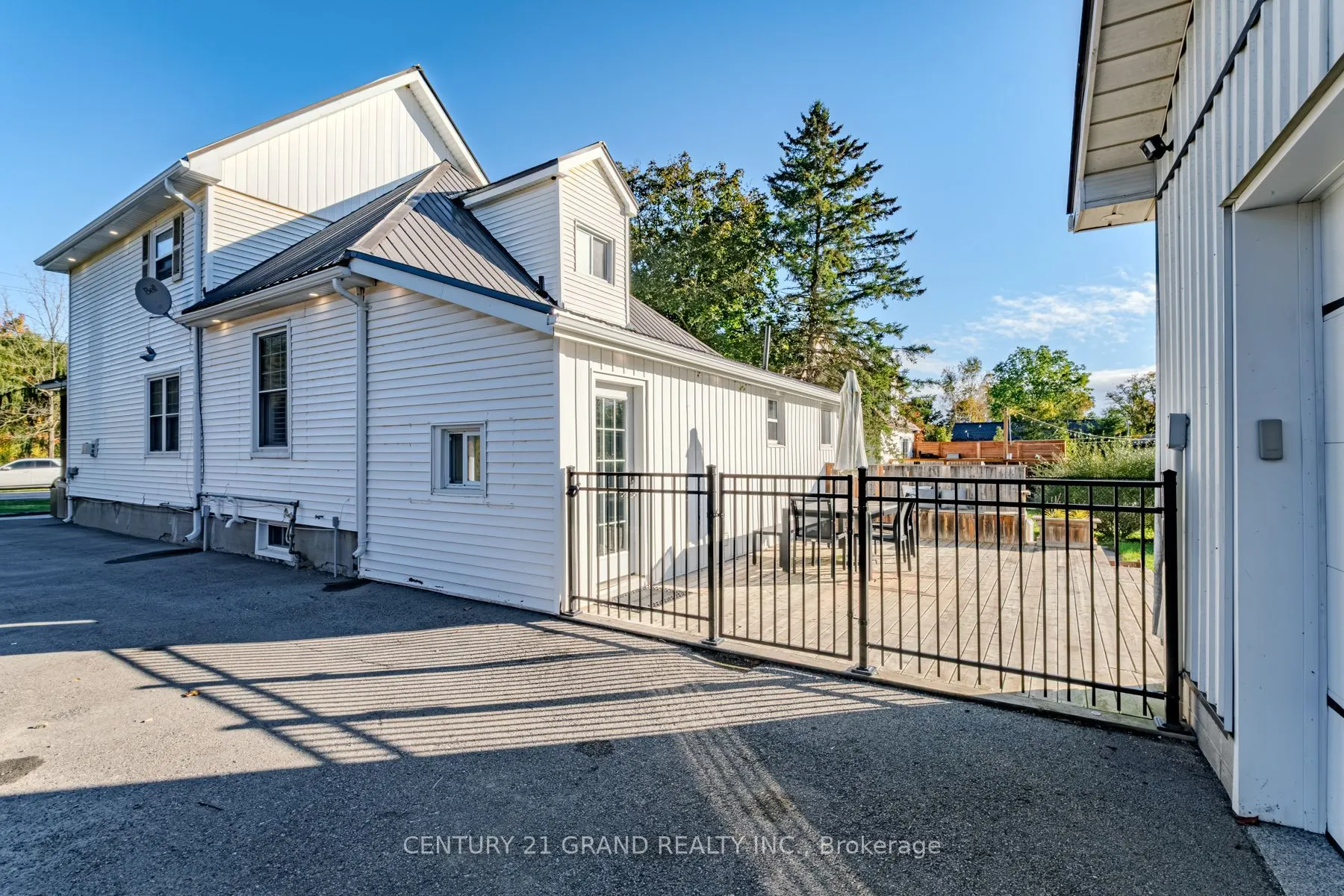 233 Oakland Road