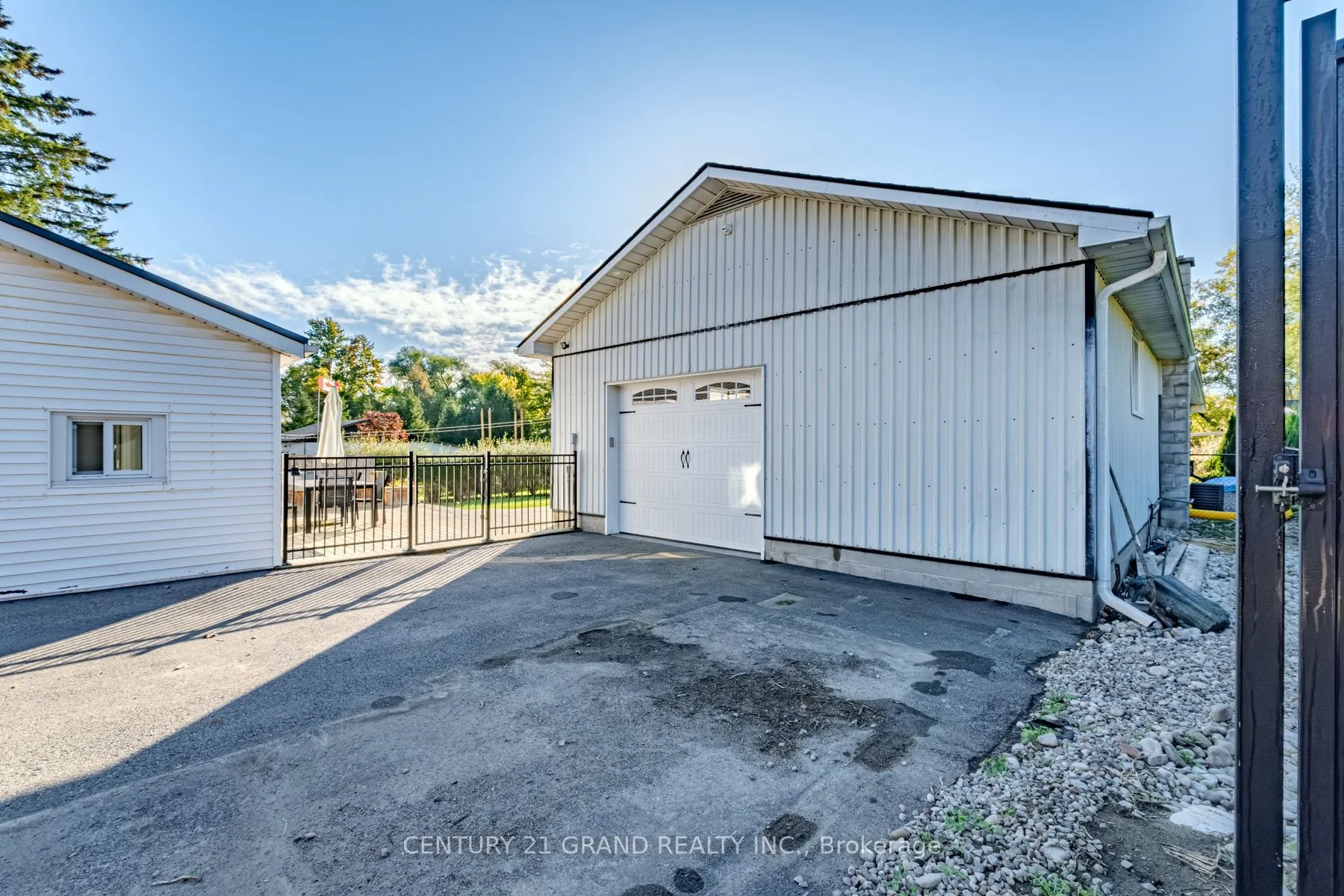 233 Oakland Road