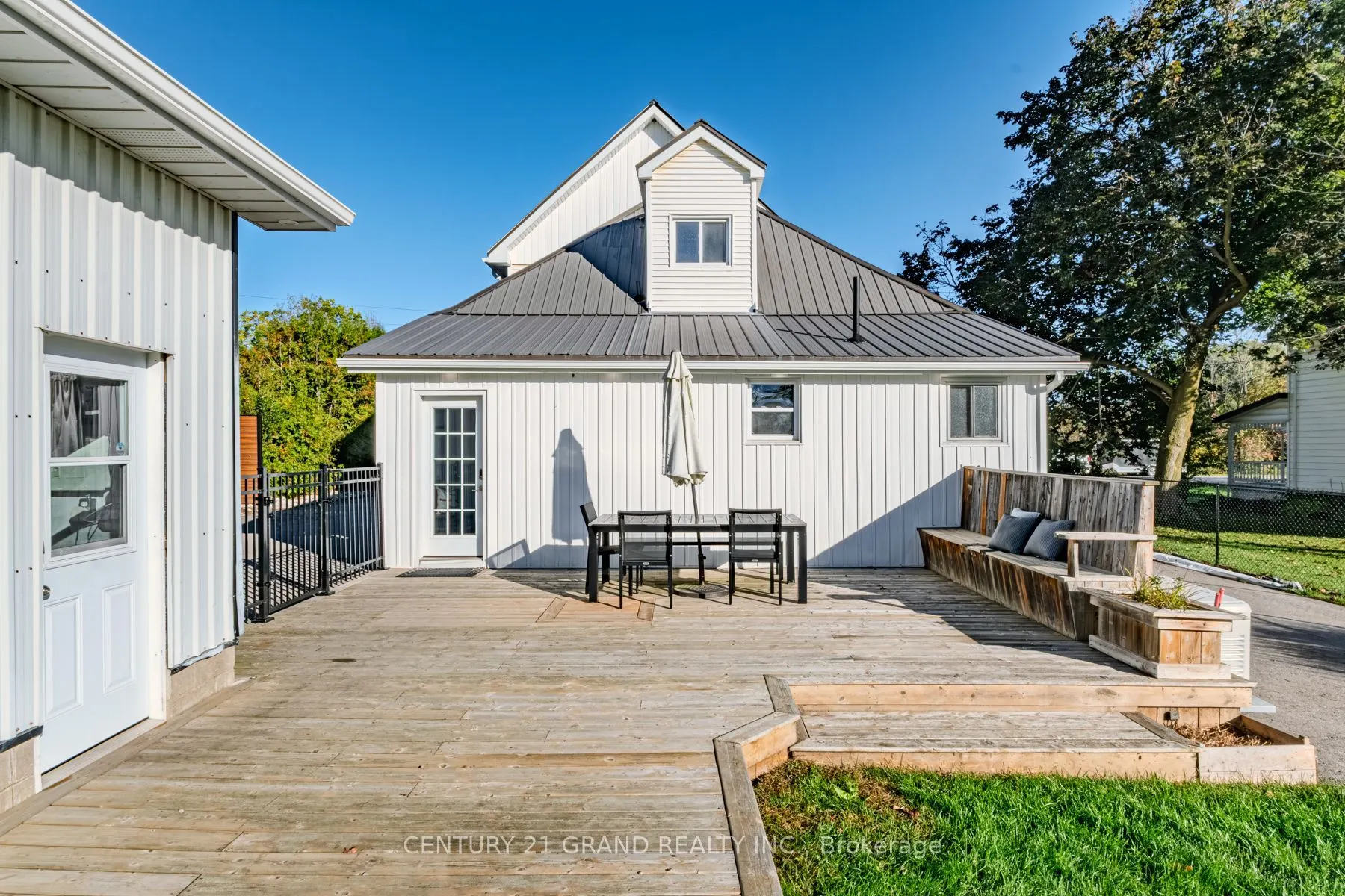 233 Oakland Road