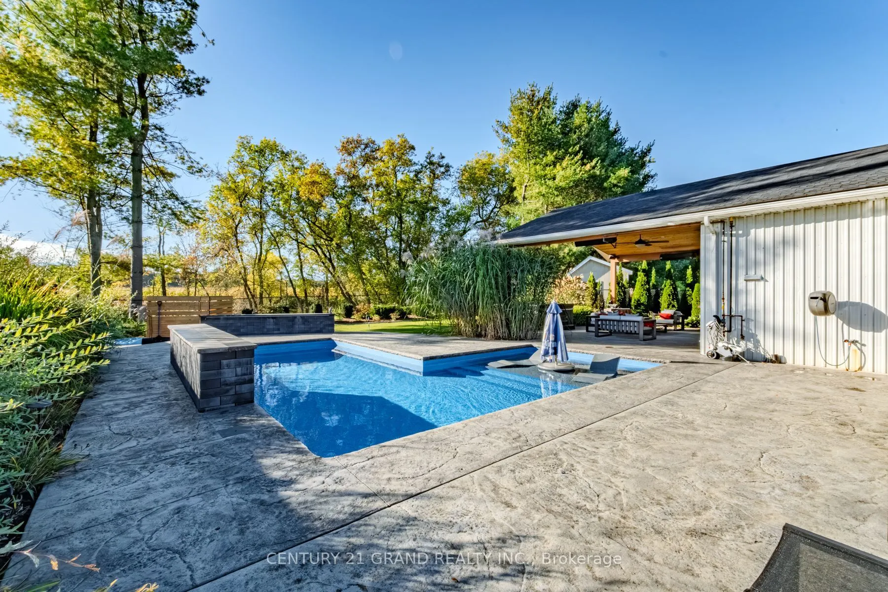 233 Oakland Road