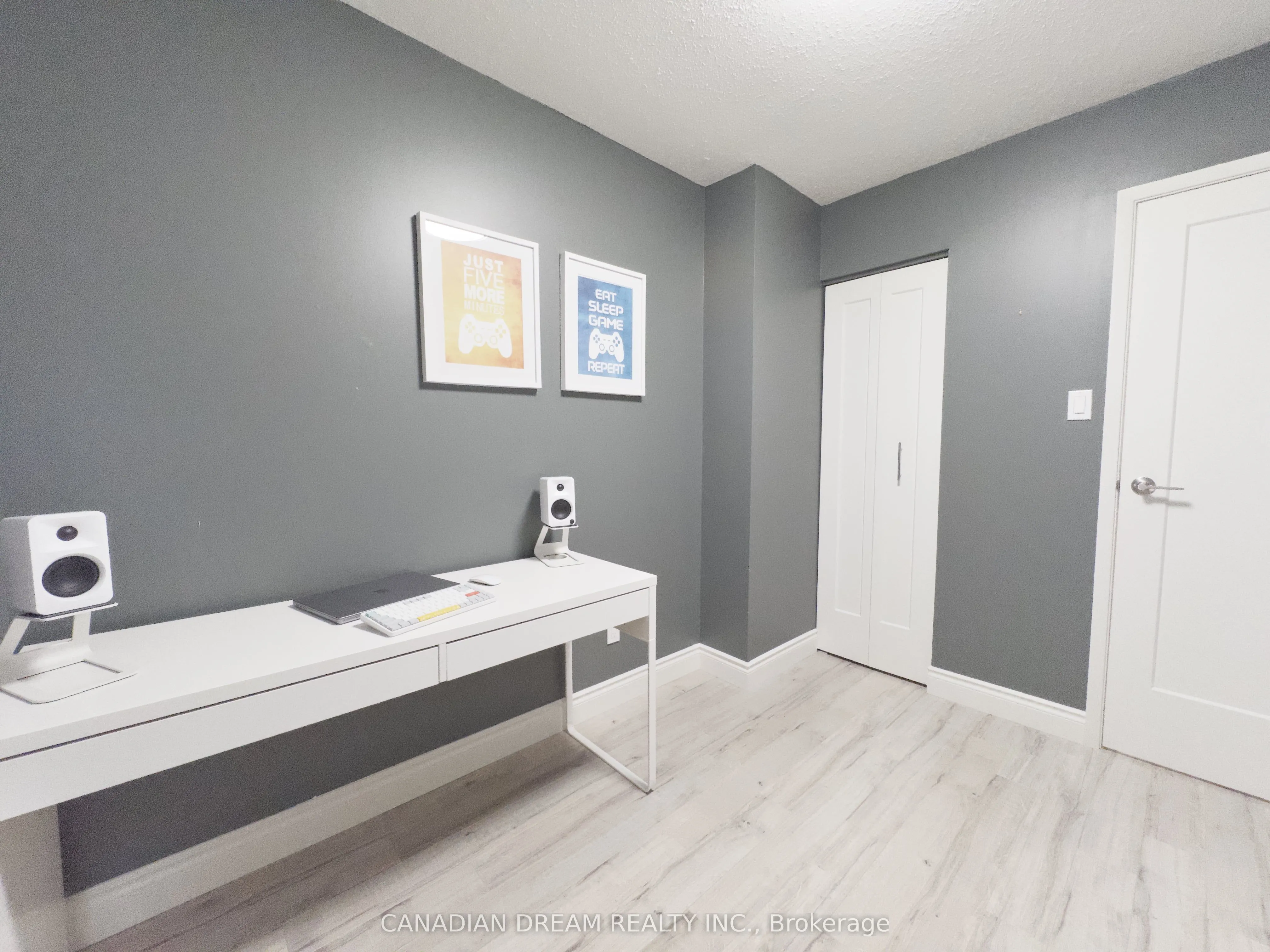 70 Fiddlers Green Road, #82