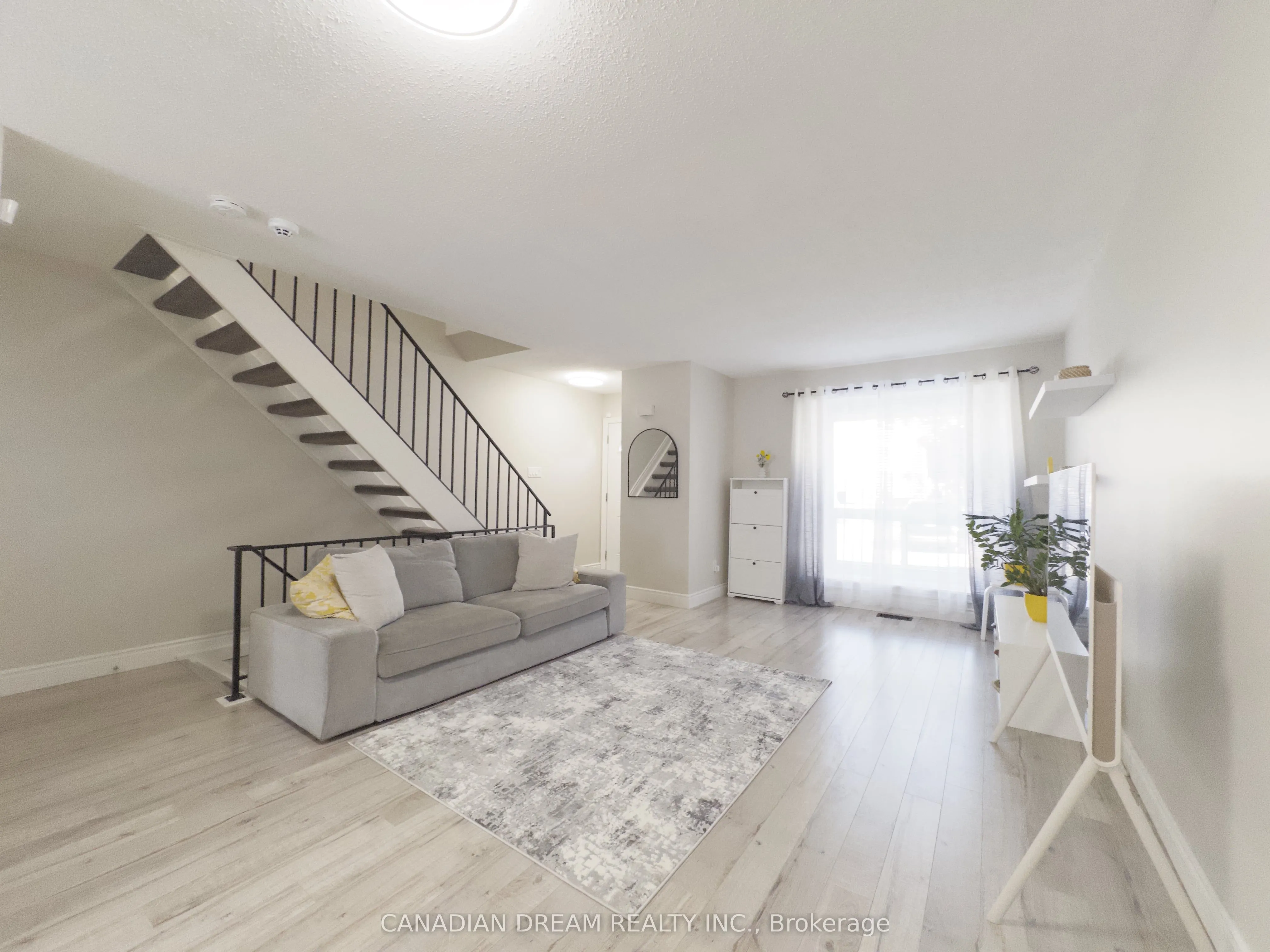 70 Fiddlers Green Road, #82