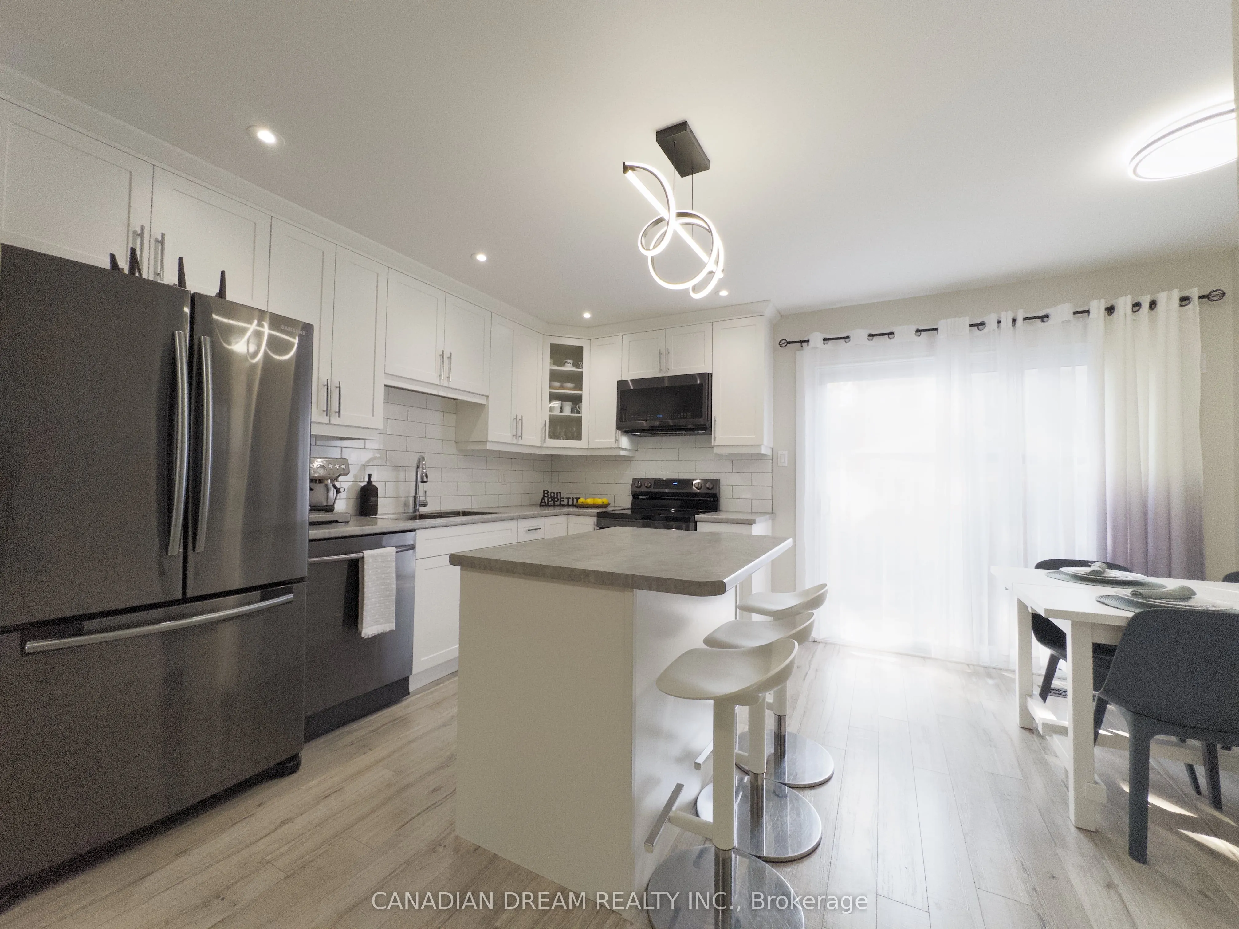 70 Fiddlers Green Road, #82