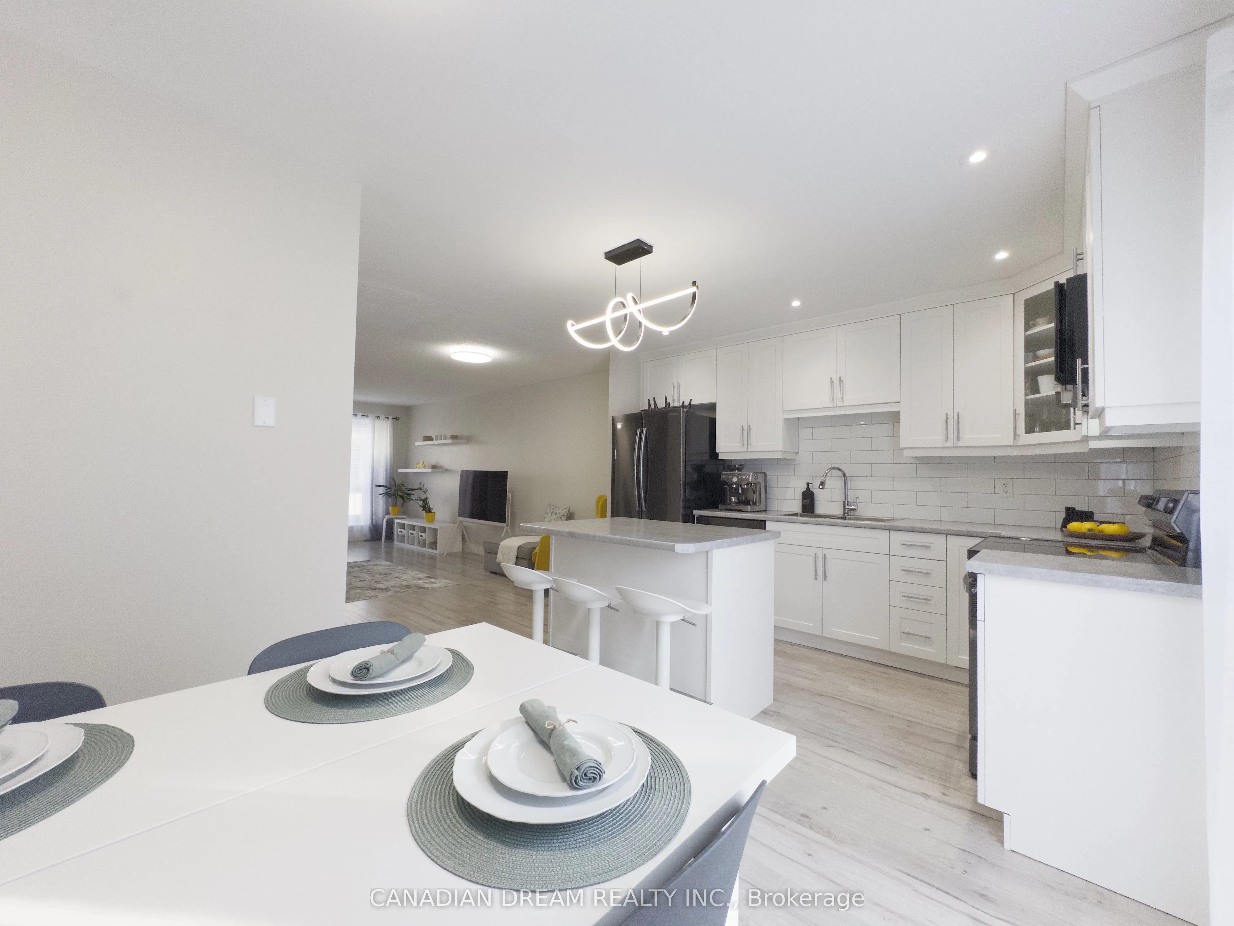 70 Fiddlers Green Road, #82