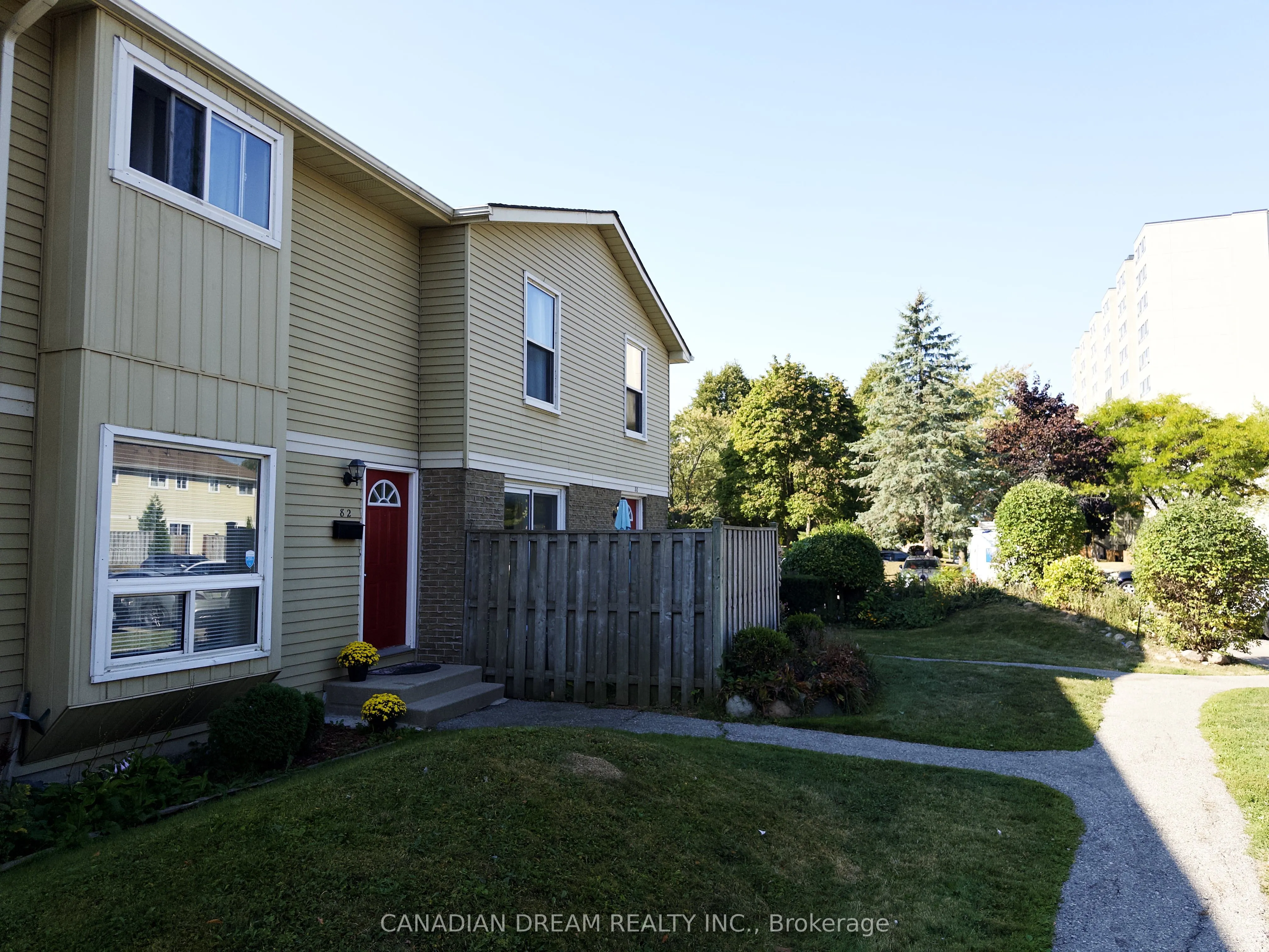 70 Fiddlers Green Road, #82