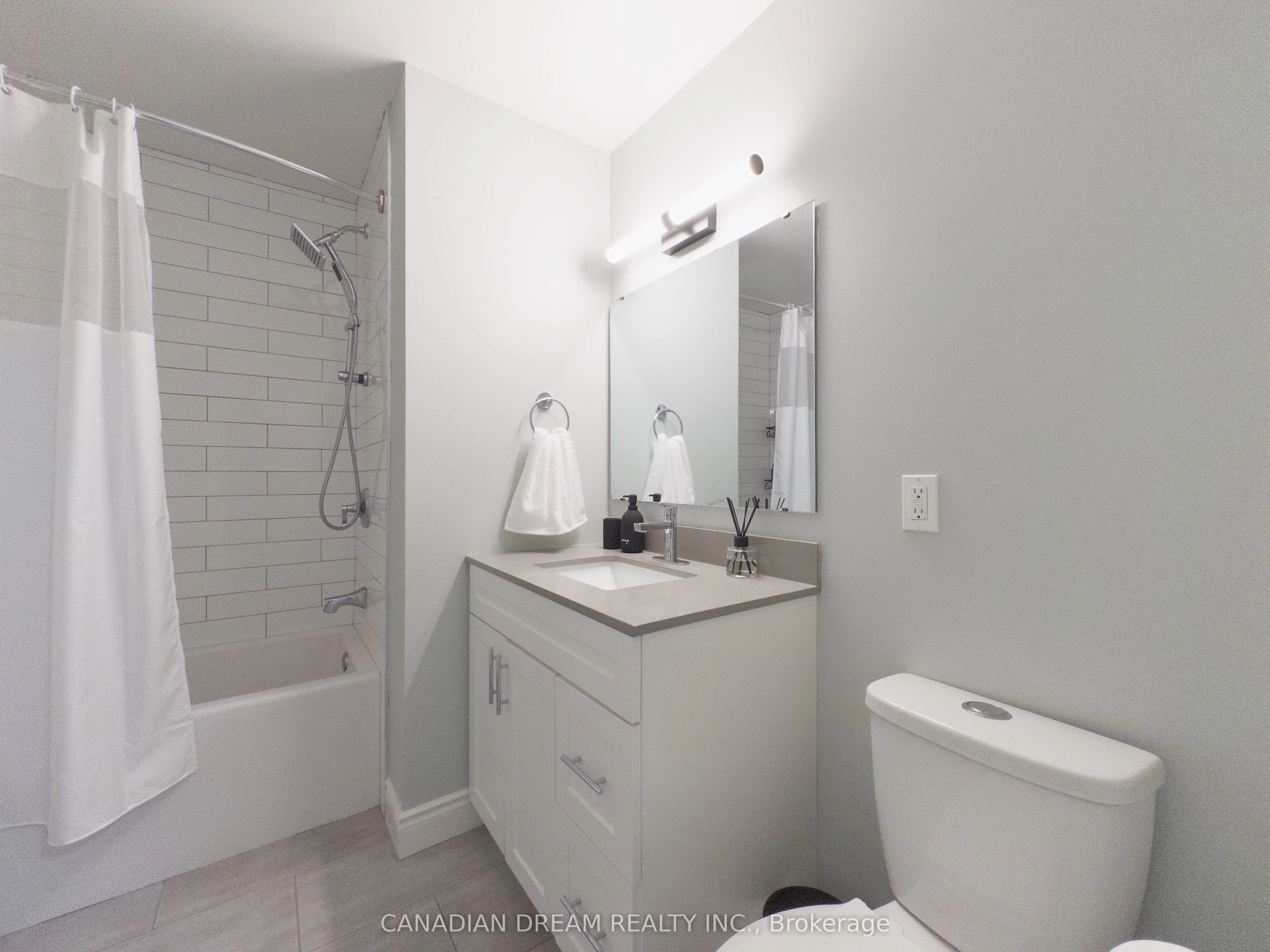 70 Fiddlers Green Road, #82