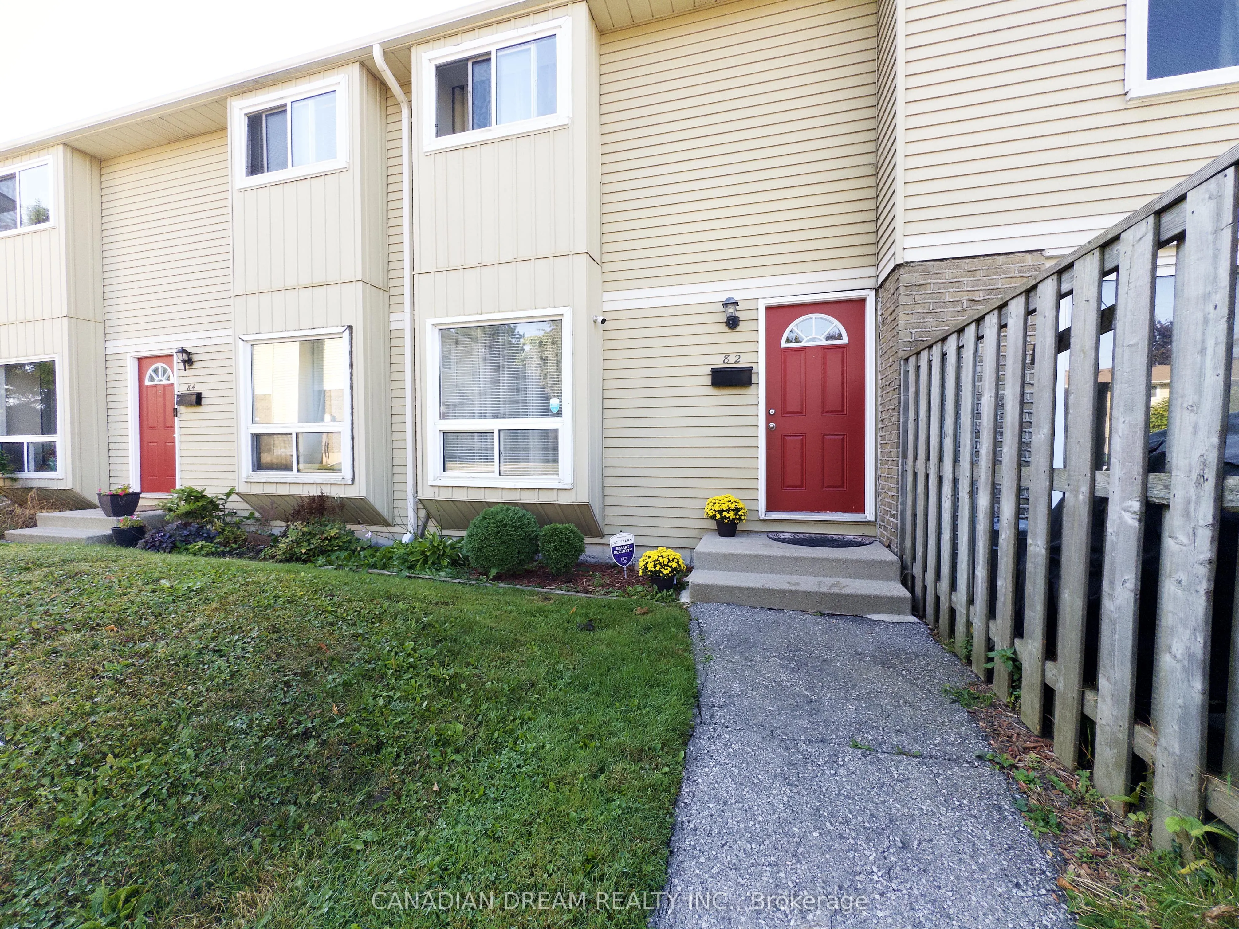 70 Fiddlers Green Road, #82