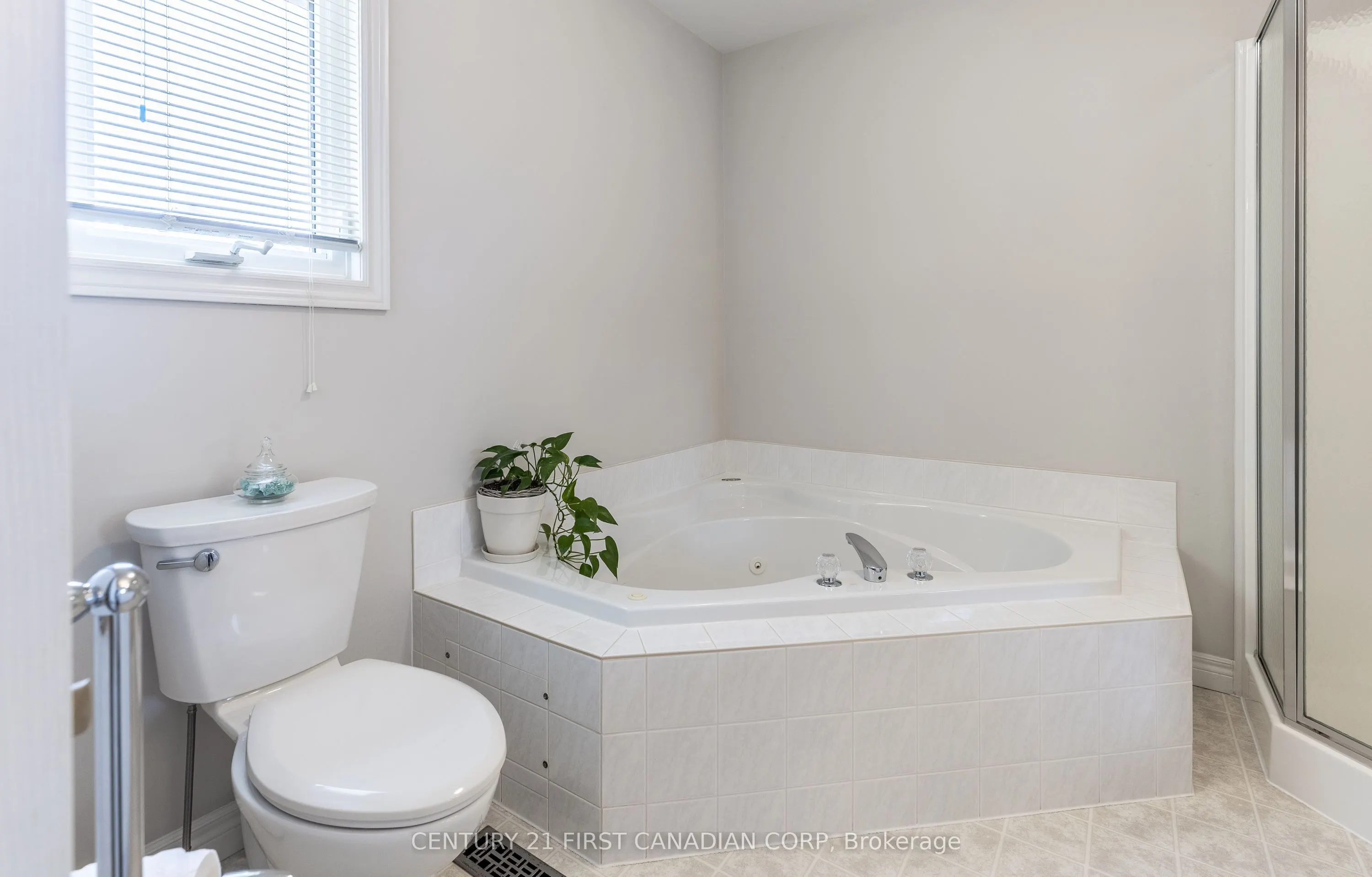 20 Windemere Place, #18