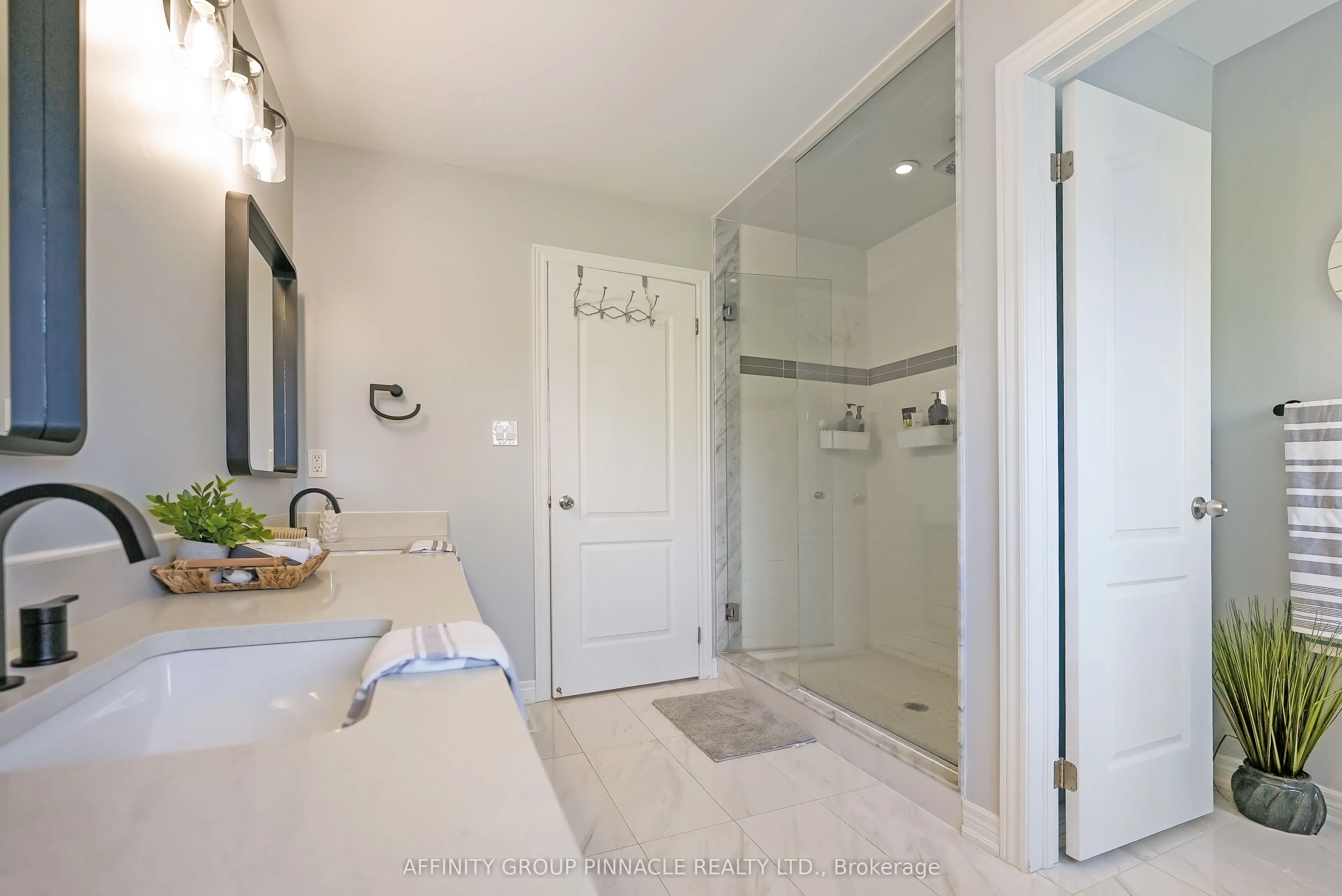 7 Brackendale Trail