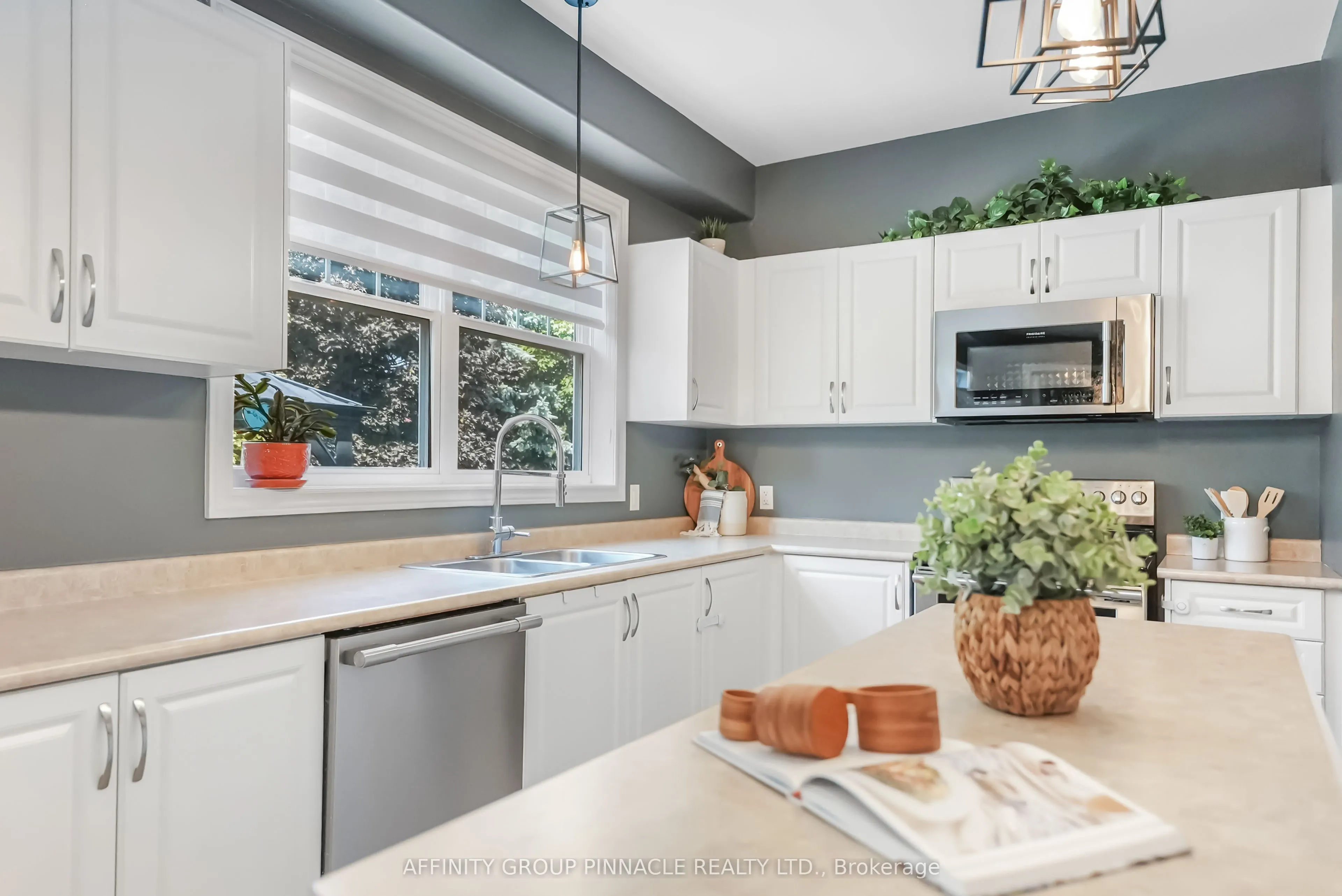 7 Brackendale Trail