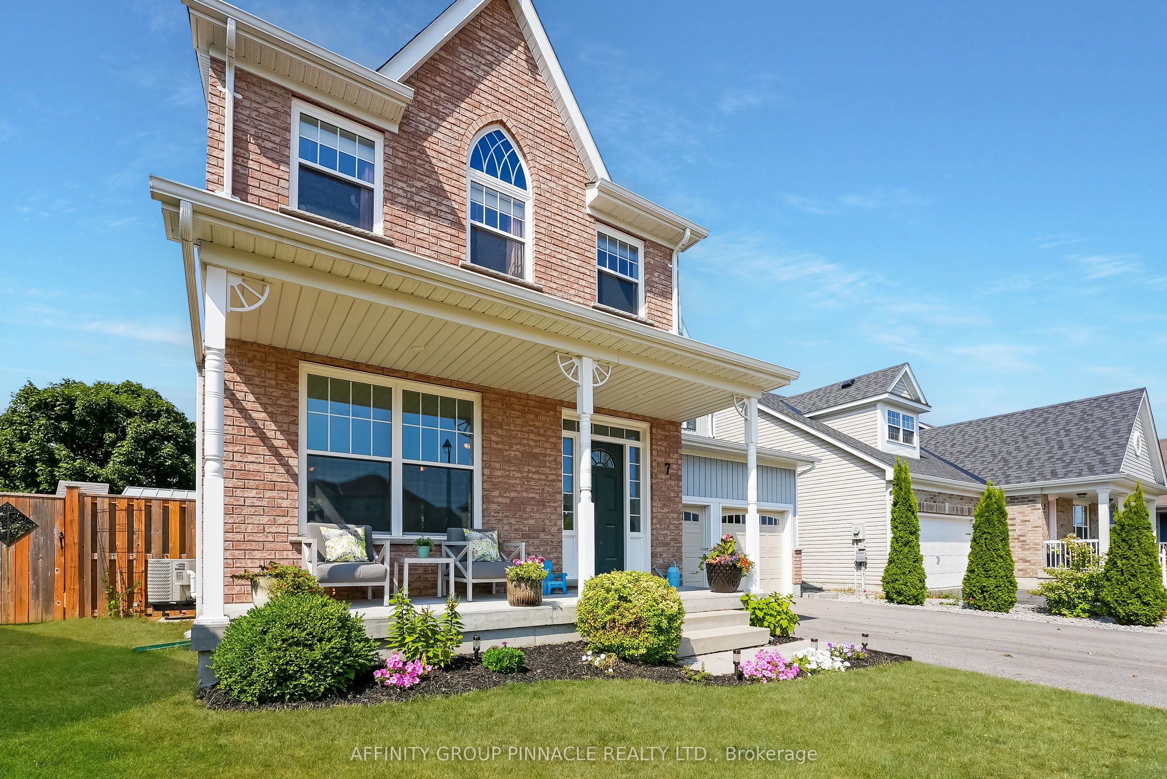 7 Brackendale Trail