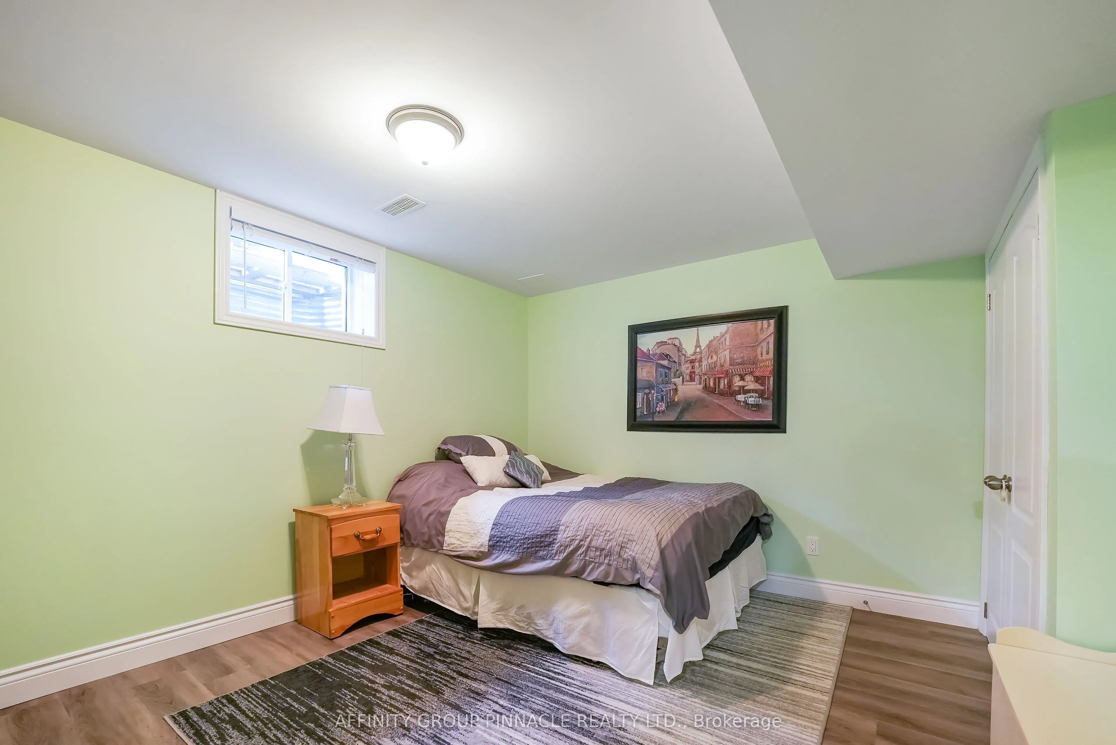 7 Brackendale Trail