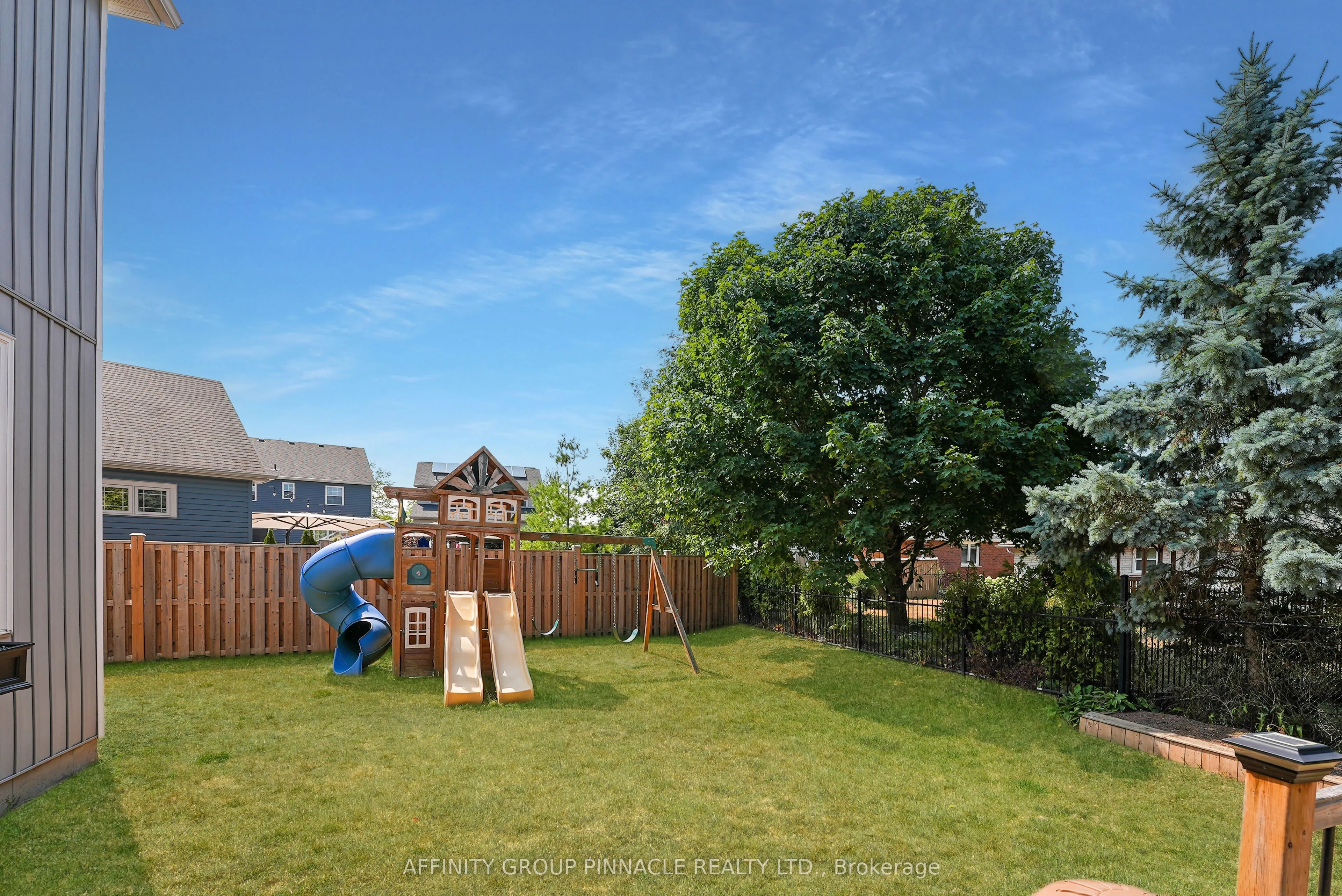 7 Brackendale Trail
