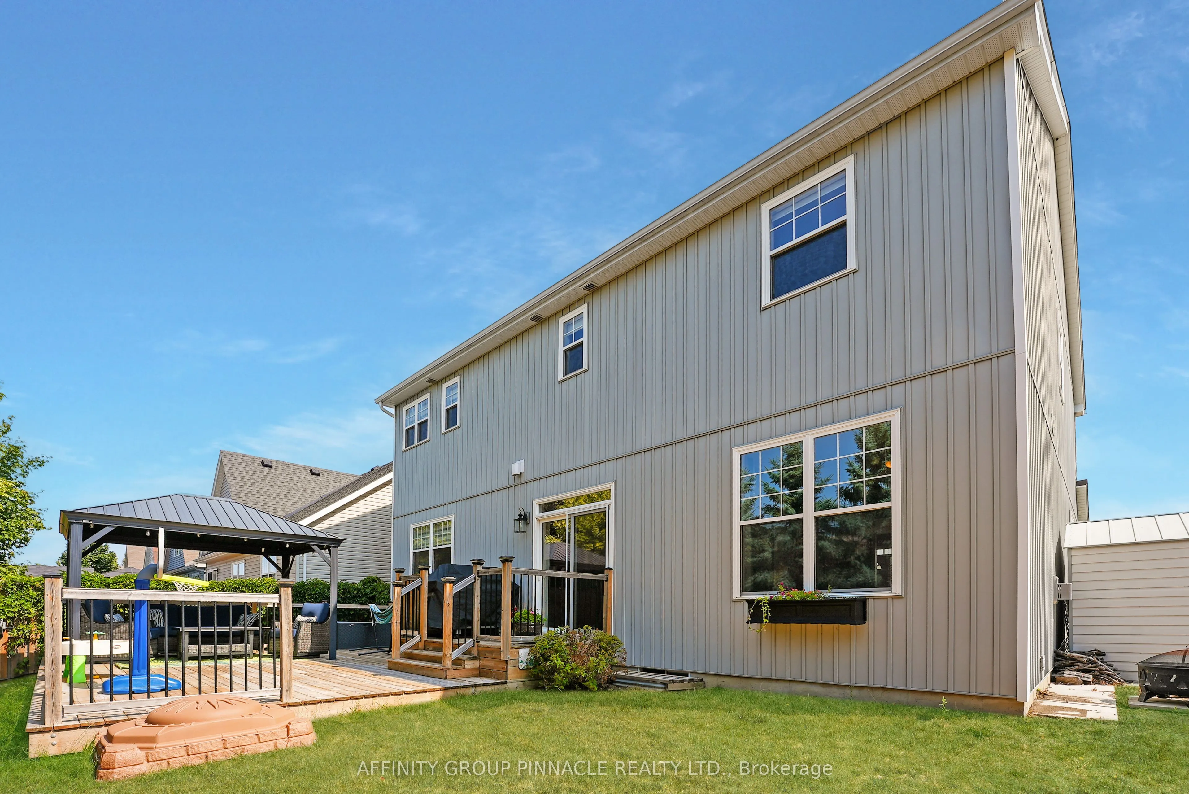 7 Brackendale Trail