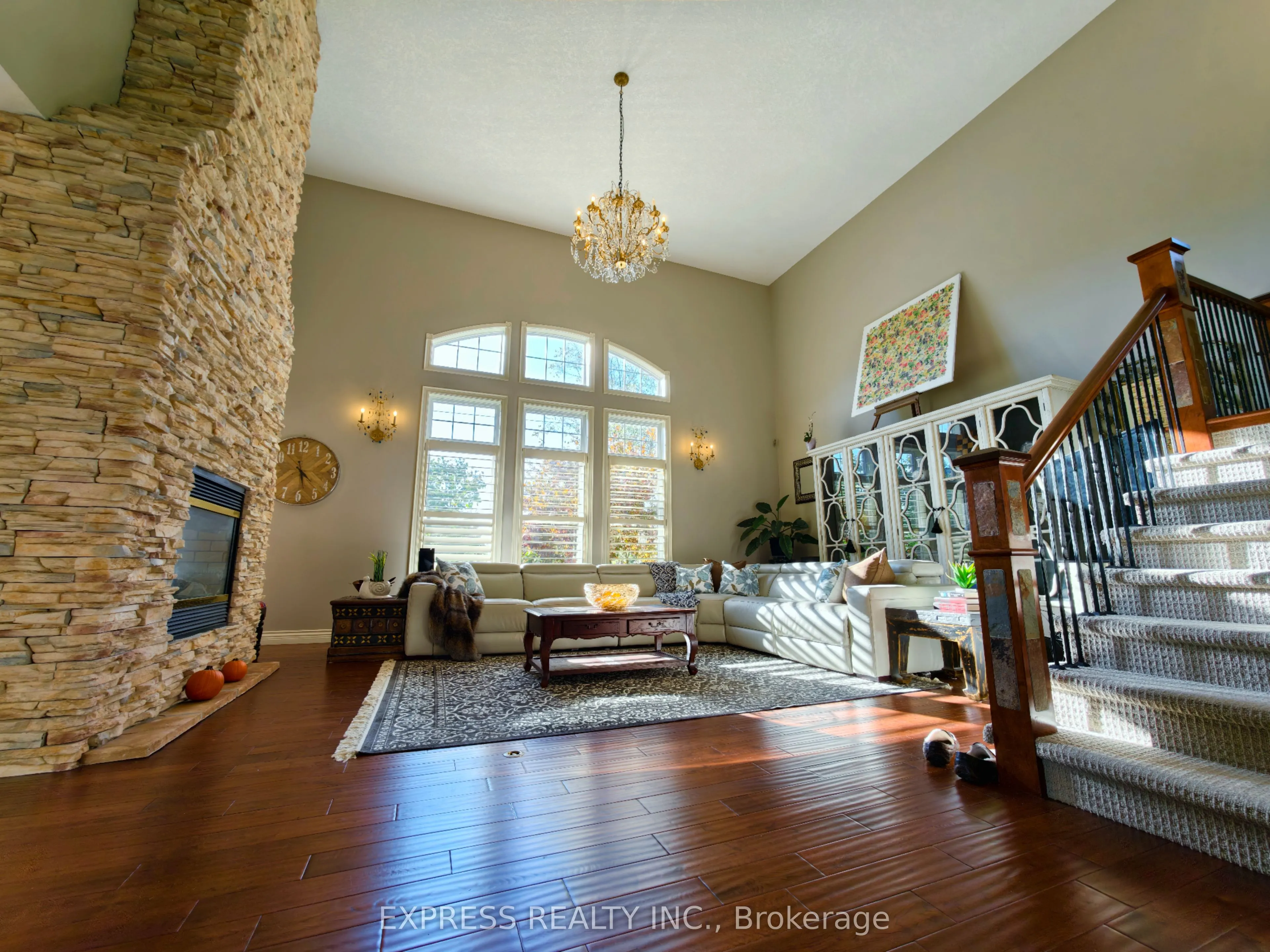 225 Terrace Wood Crescent
