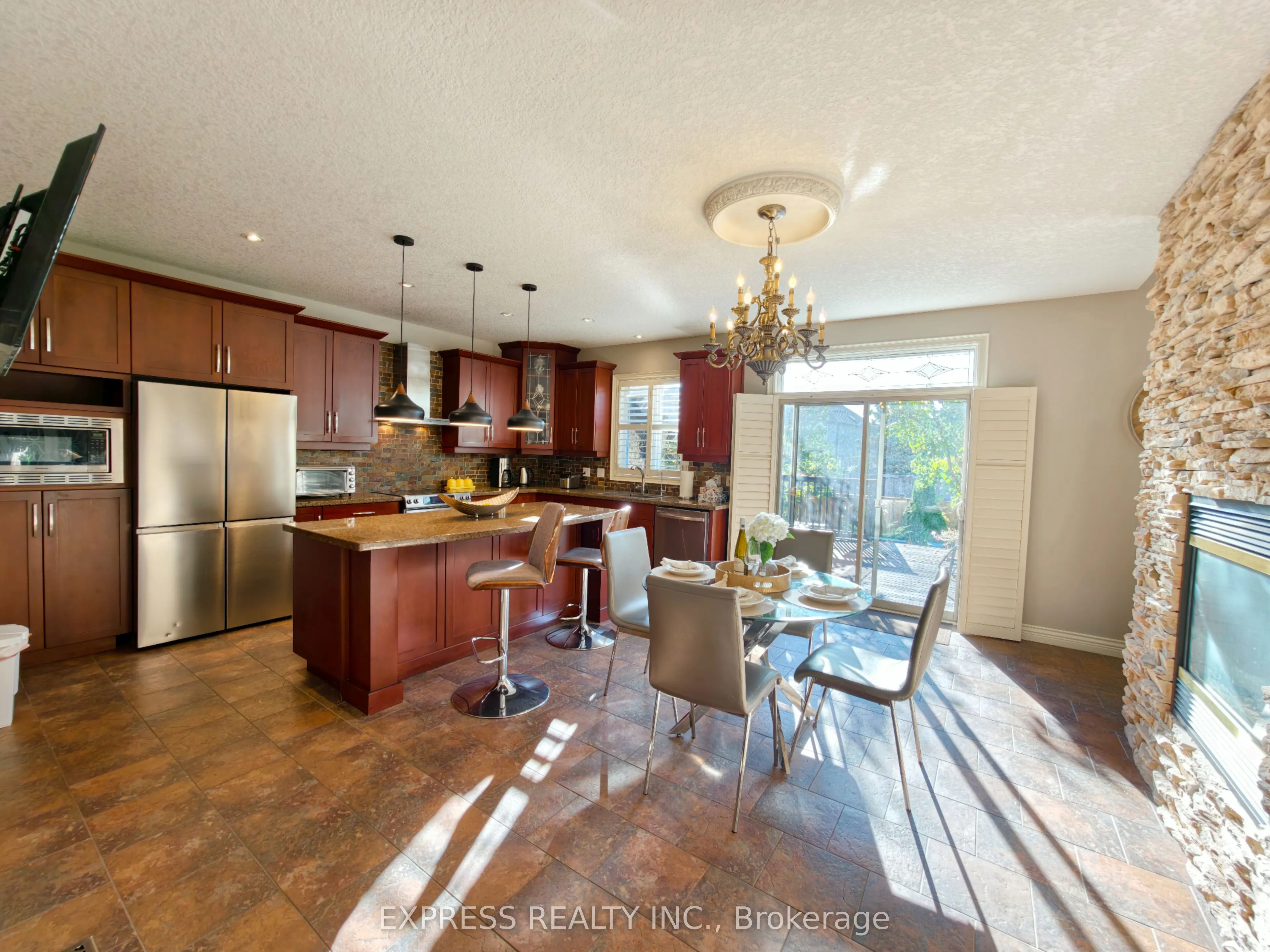 225 Terrace Wood Crescent