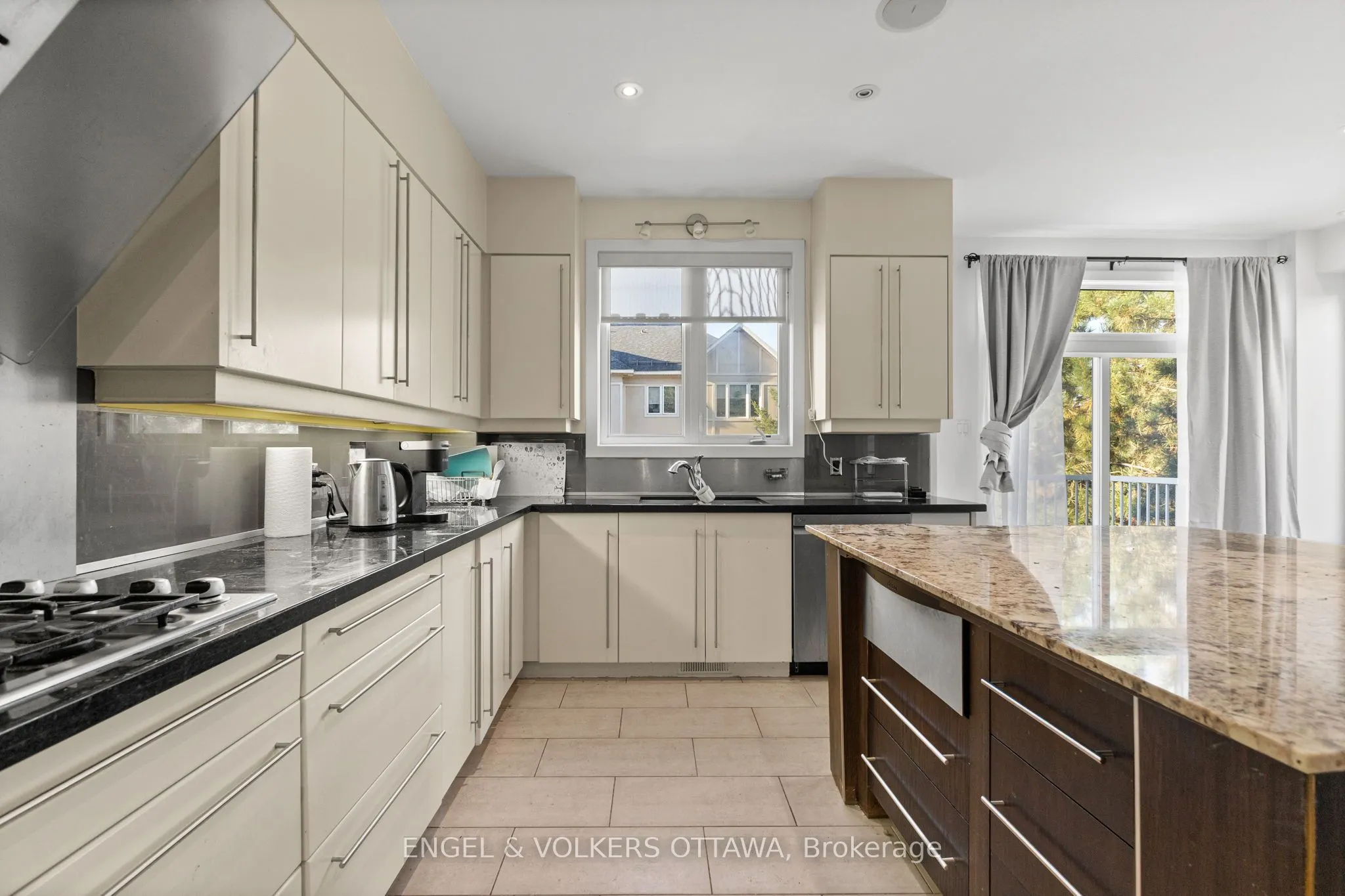 71 Metropole Private, #63