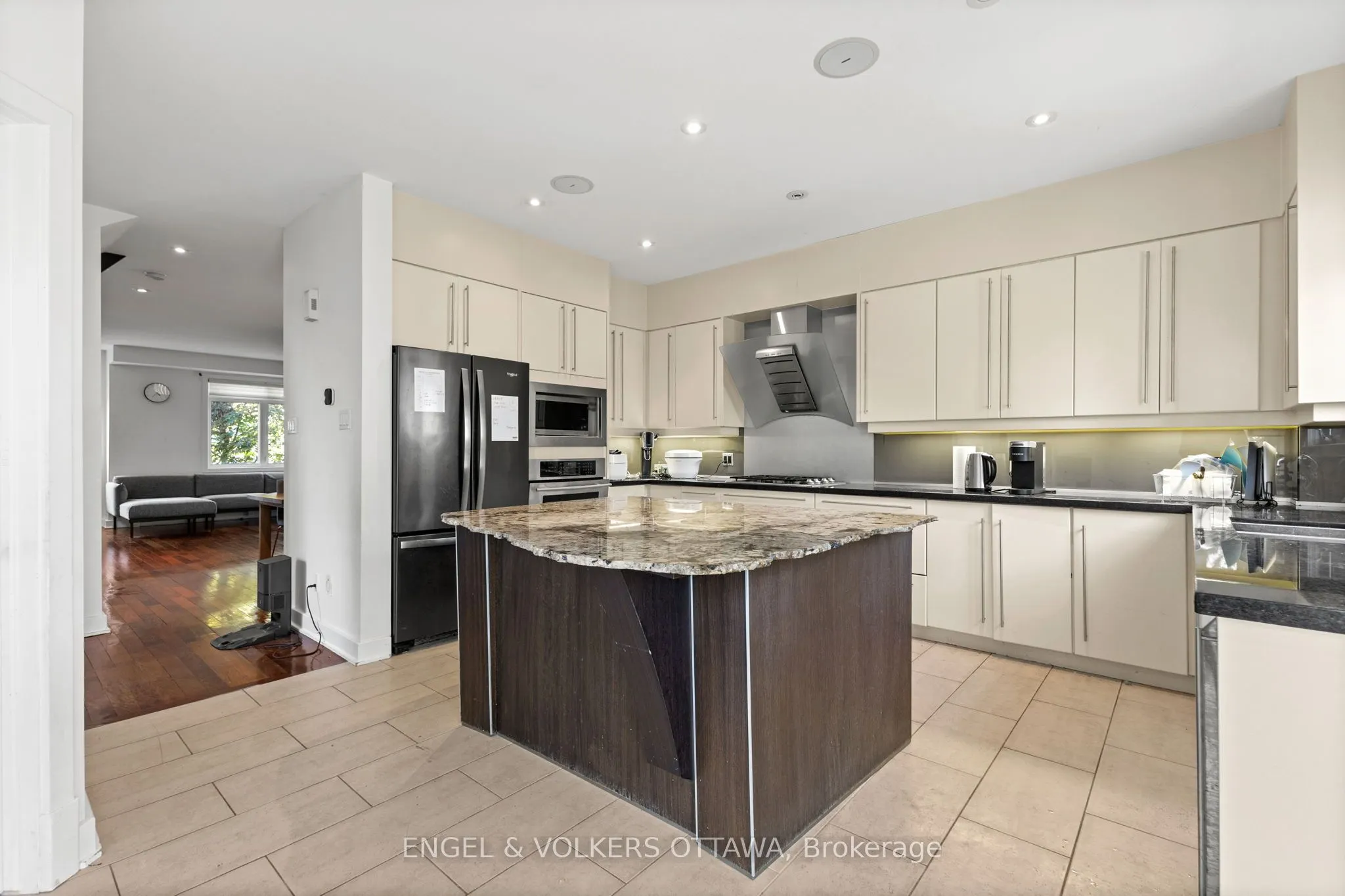 71 Metropole Private, #63
