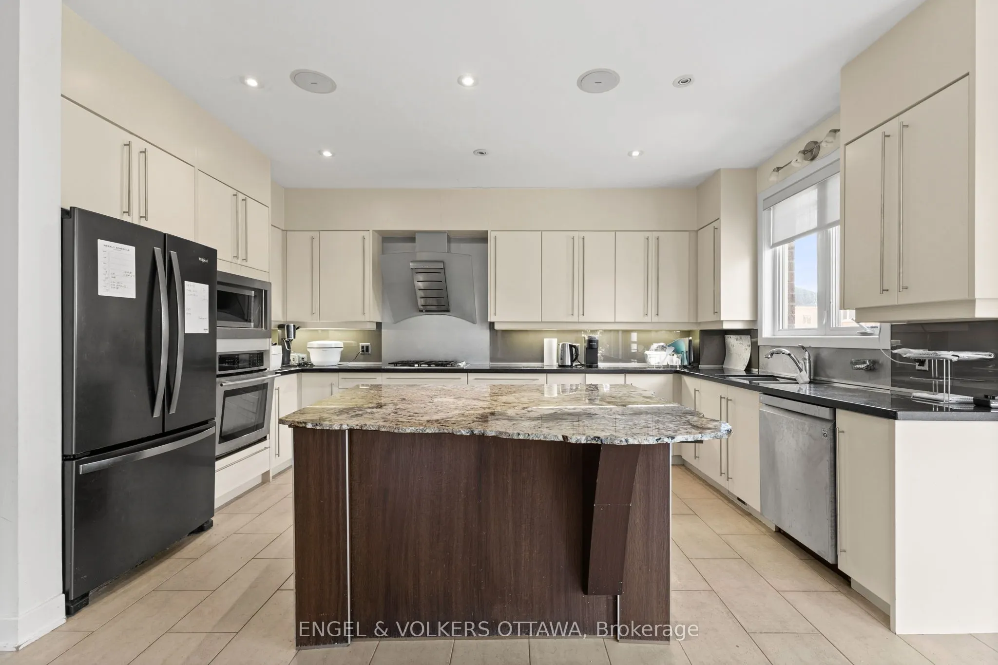 71 Metropole Private, #63