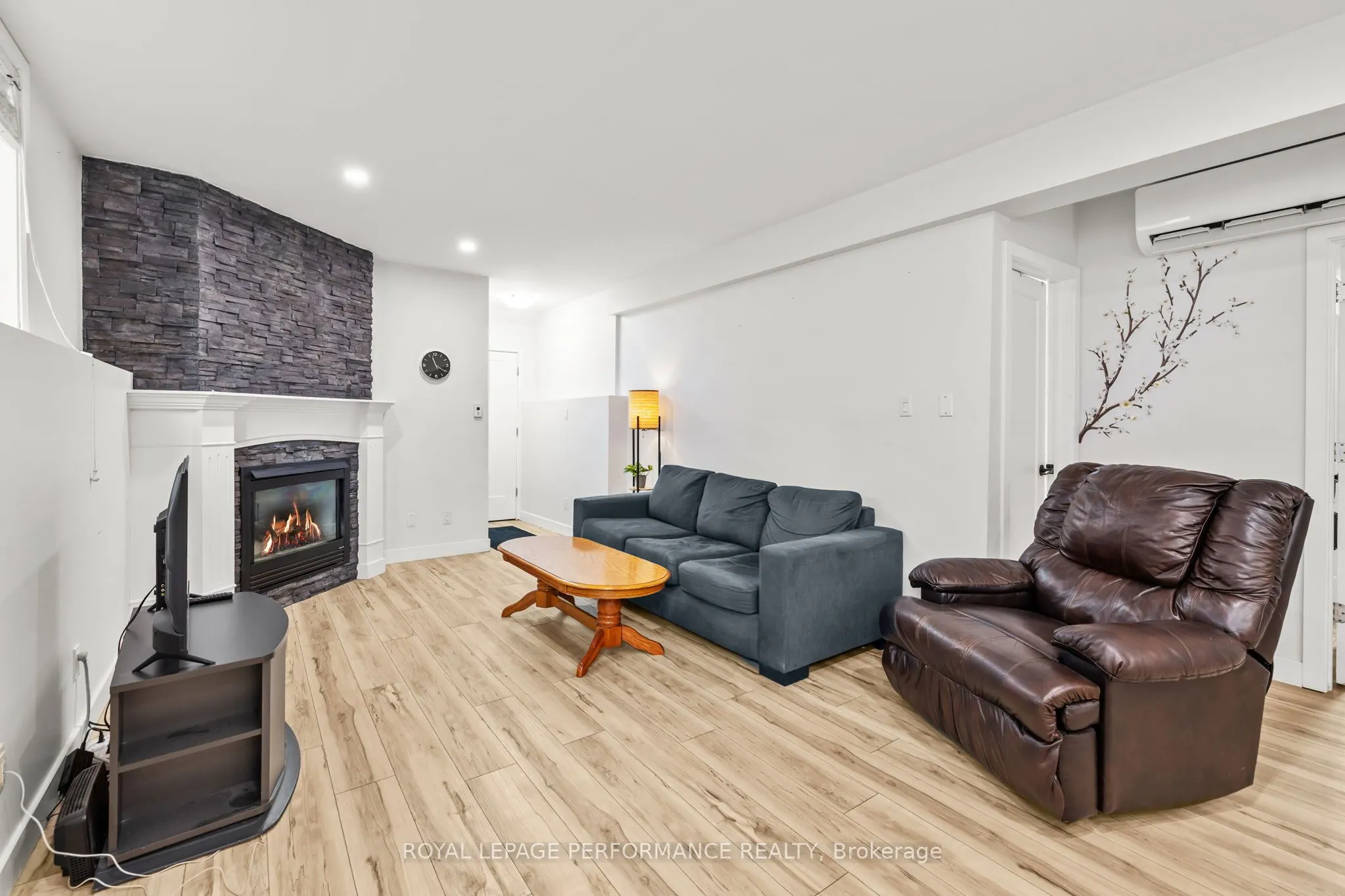 75 LAPOINTE Boulevard, #1C