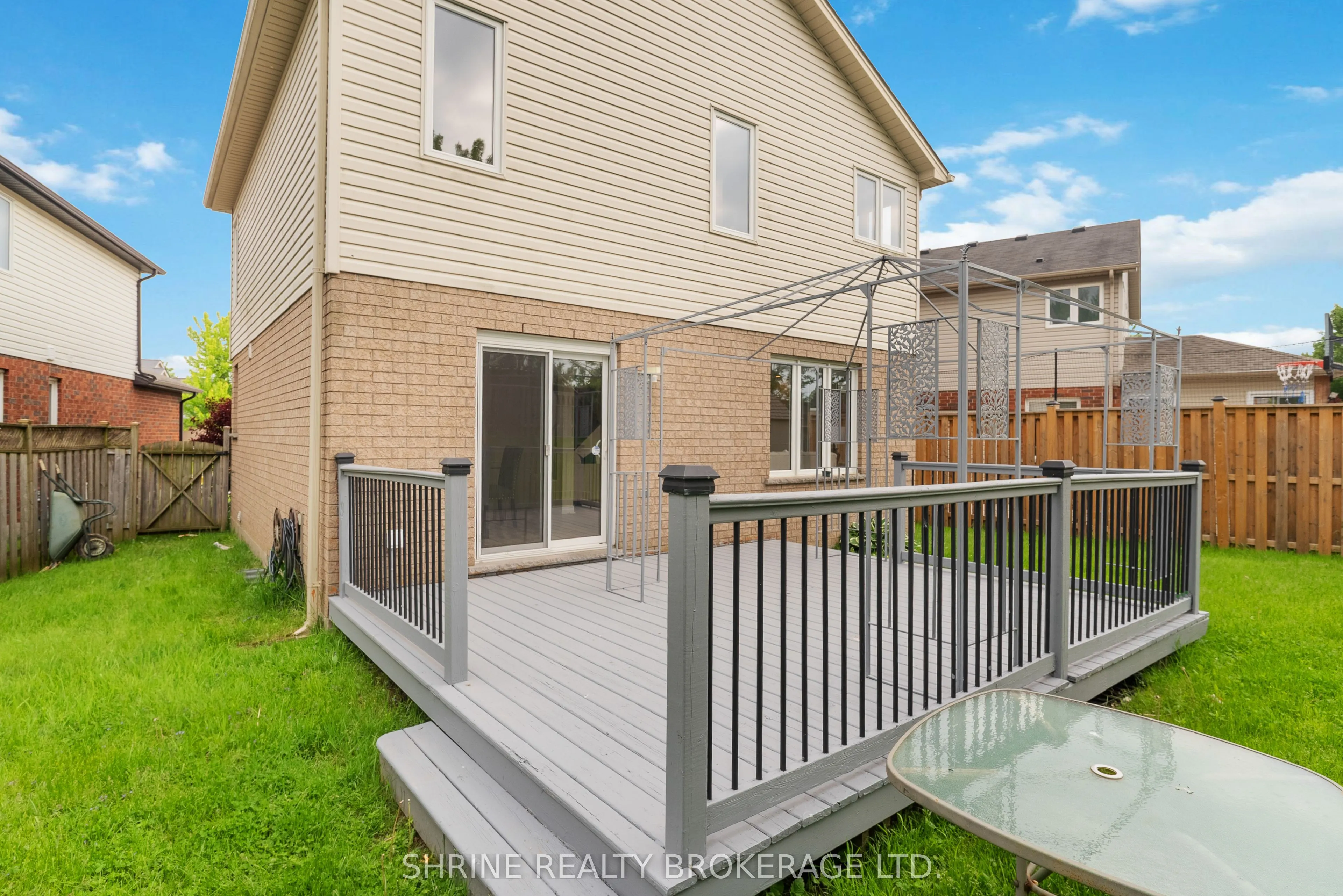 899 BRADSHAW Crescent