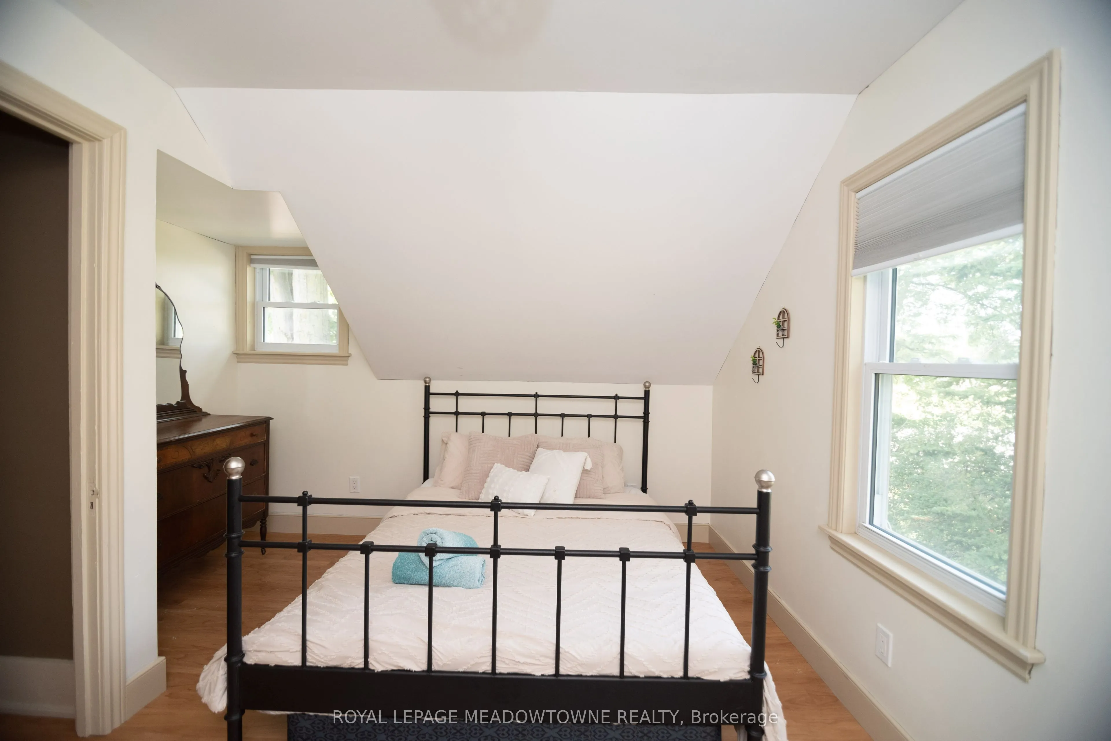 5853 Mcleod Road