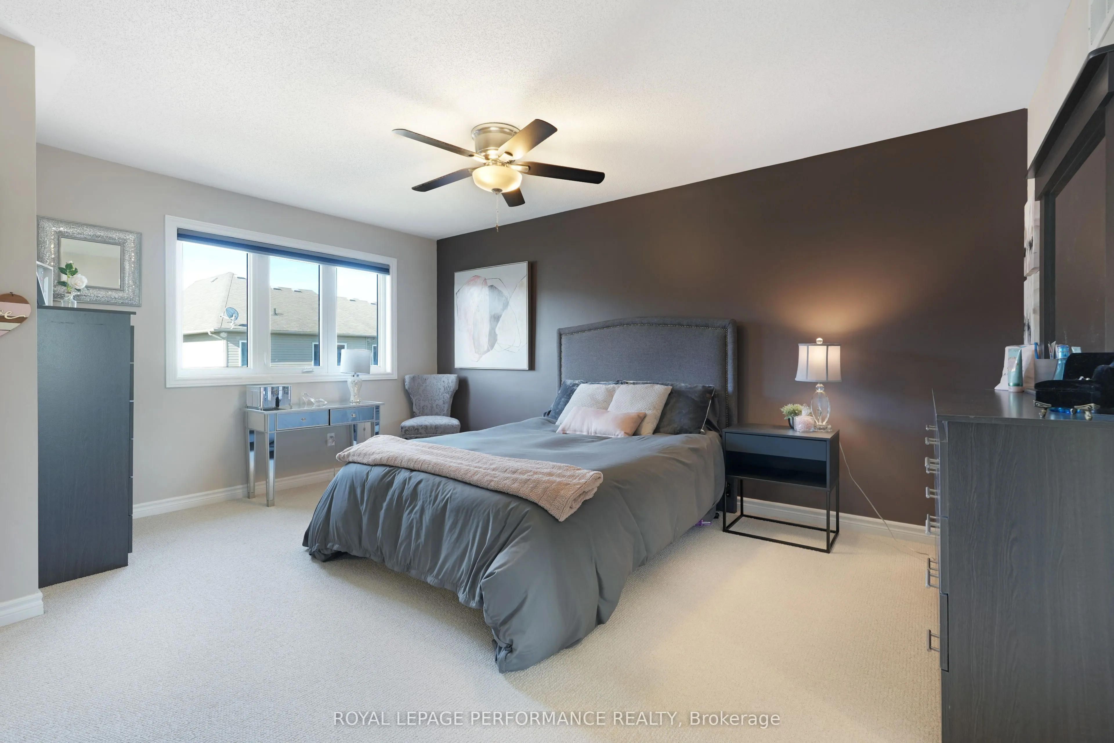 243 Silvermoon Crescent
