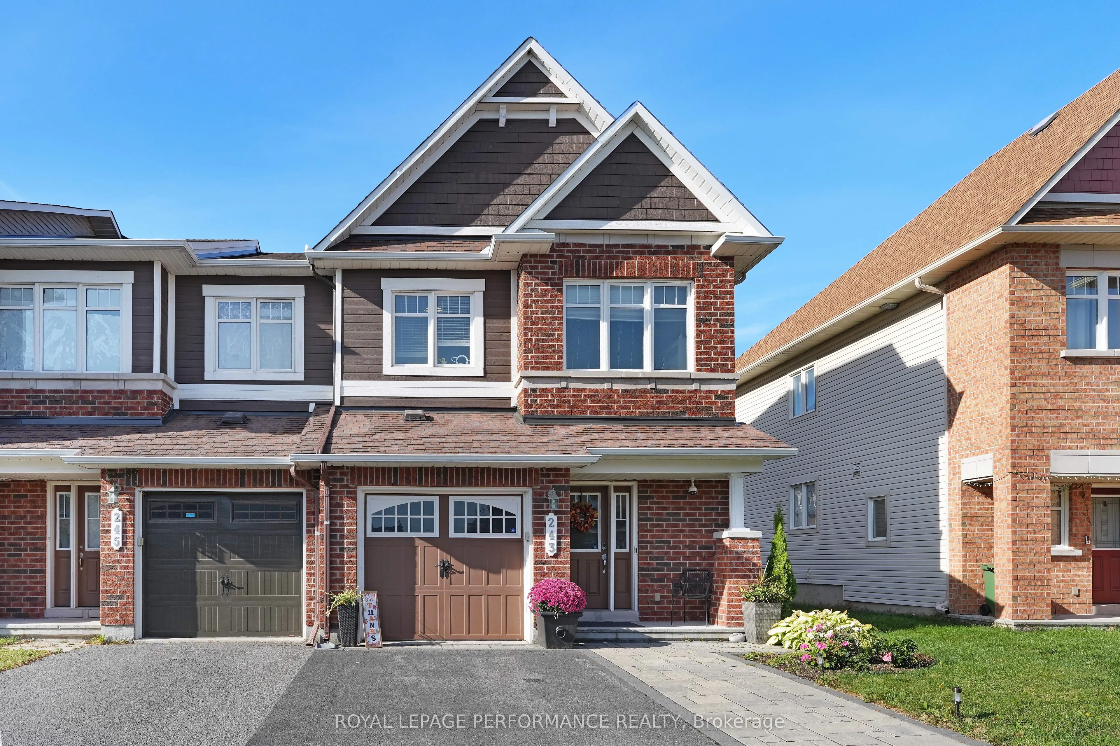 243 Silvermoon Crescent