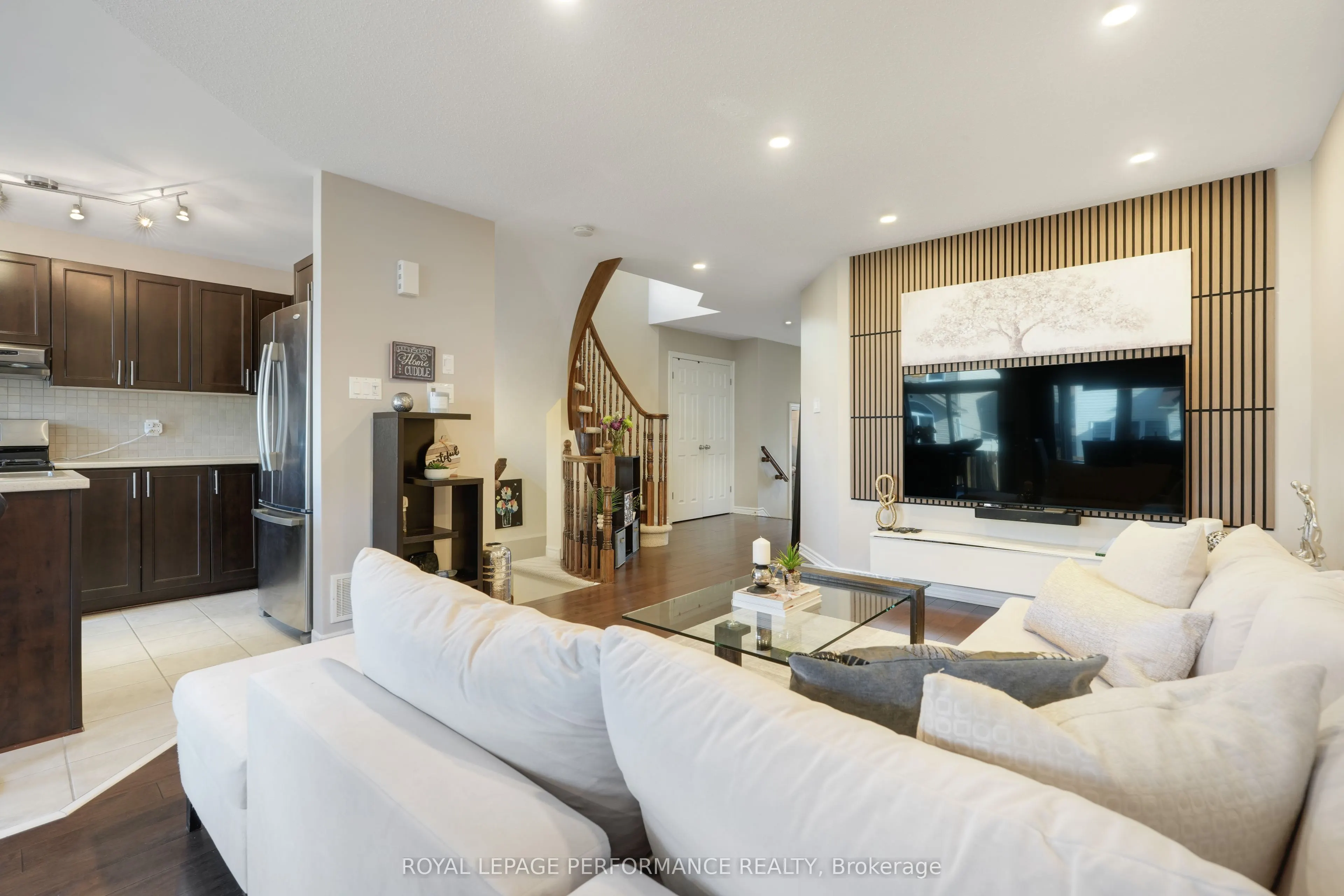 243 Silvermoon Crescent