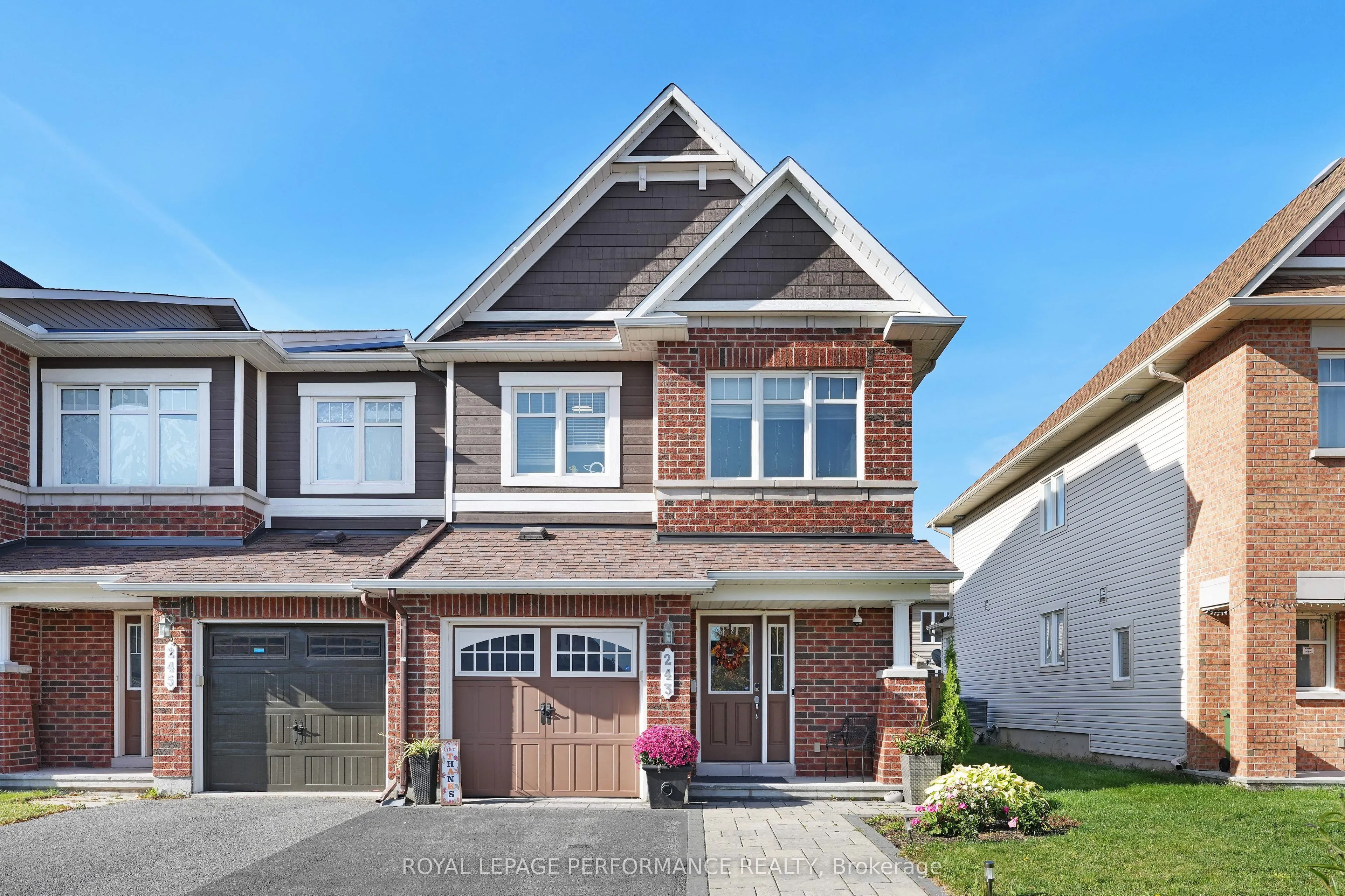 243 Silvermoon Crescent