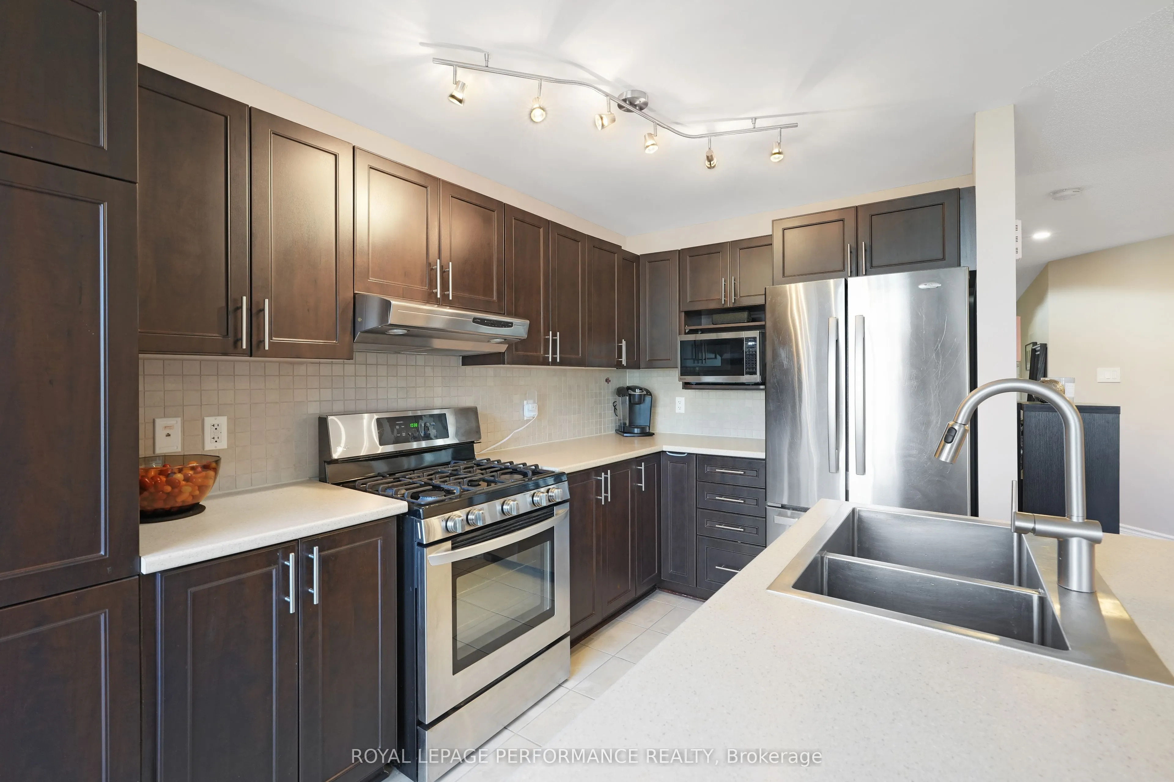 243 Silvermoon Crescent