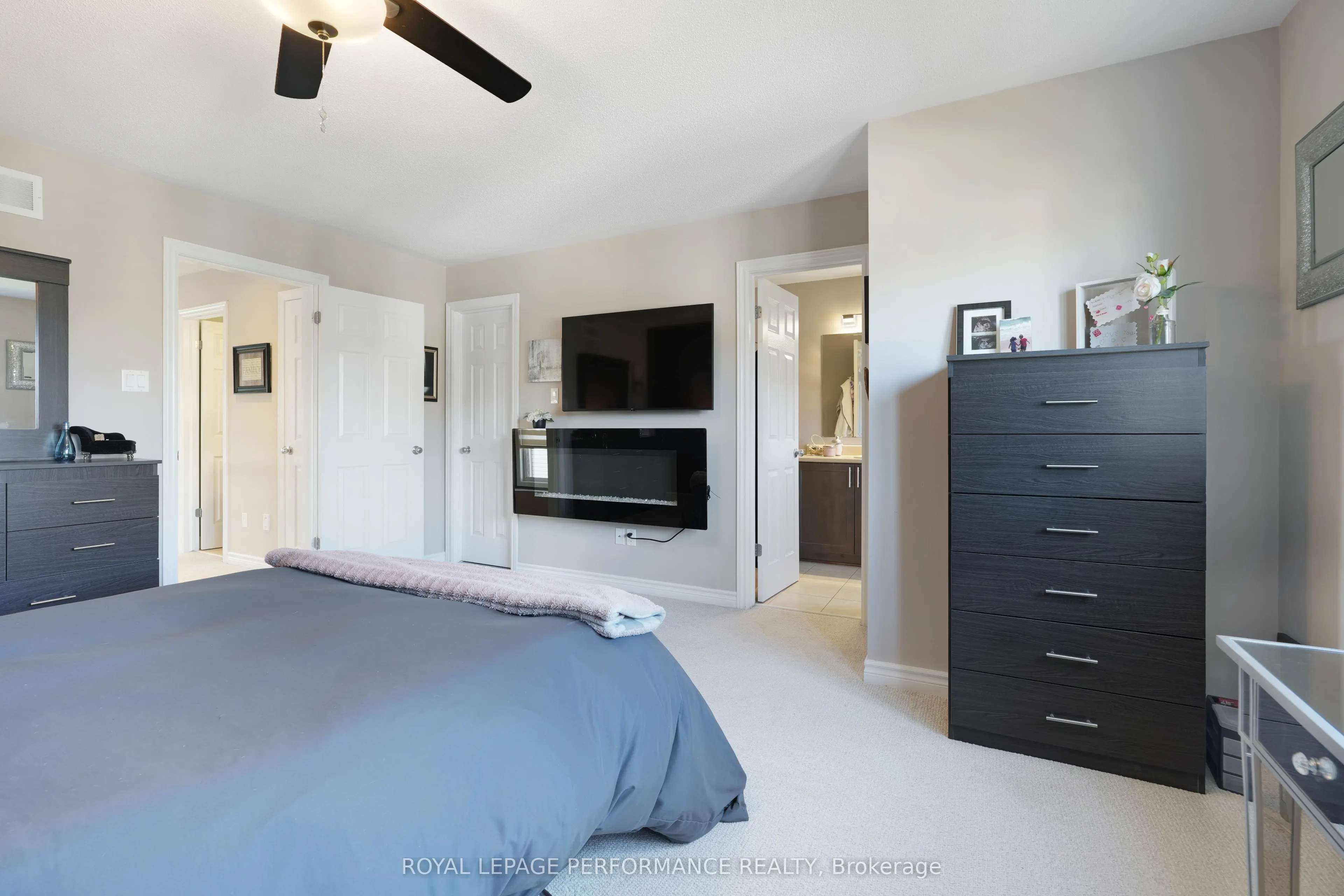 243 Silvermoon Crescent