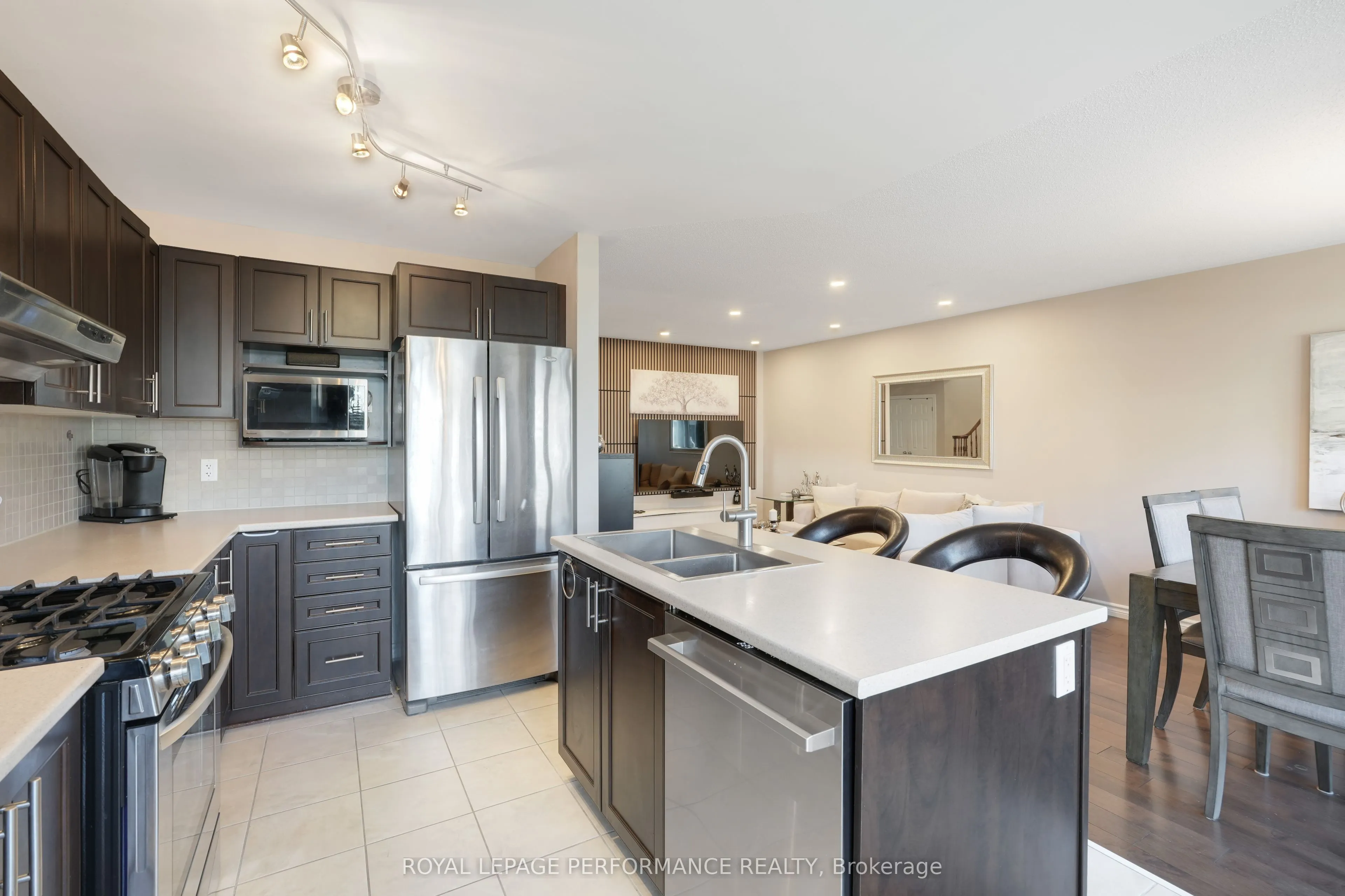 243 Silvermoon Crescent
