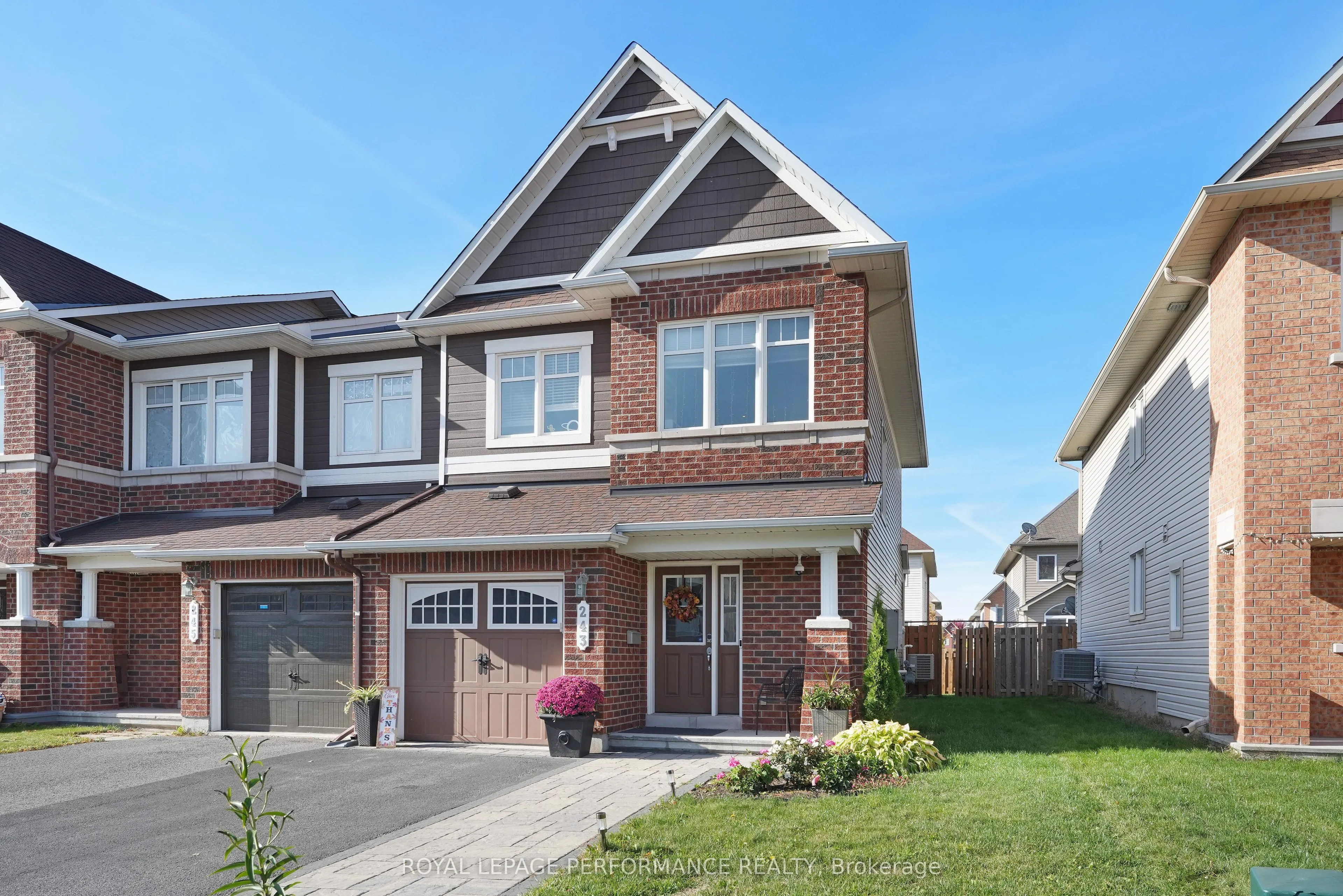 243 Silvermoon Crescent